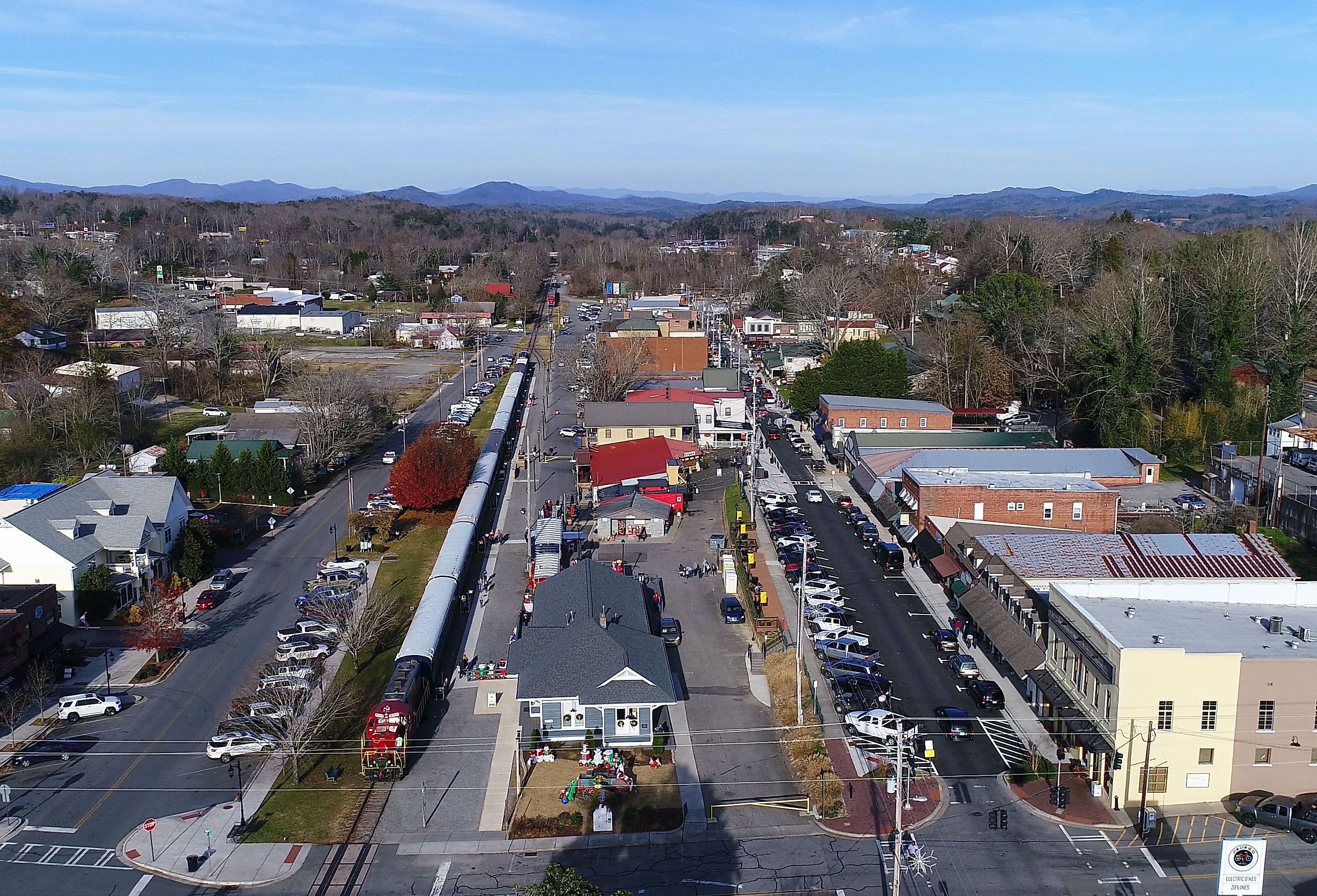 Downtown Blue Ridge, Georgia. Image credit blueridgedrone via Shutterstock