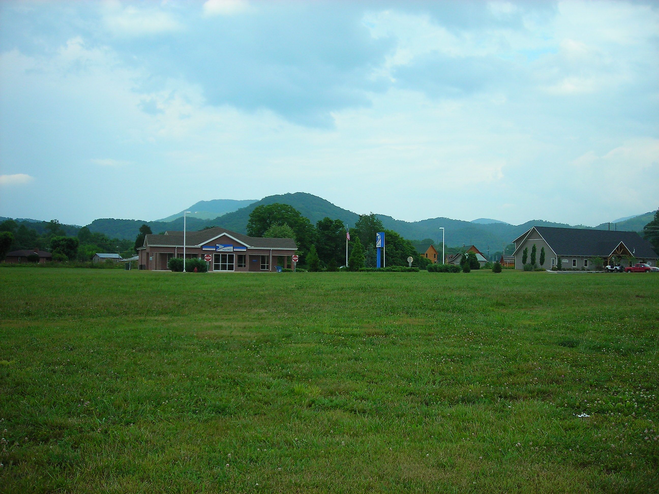 post office in Townsend, Tennessee, By Blinutne, CC BY-SA 3.0, wikimedia