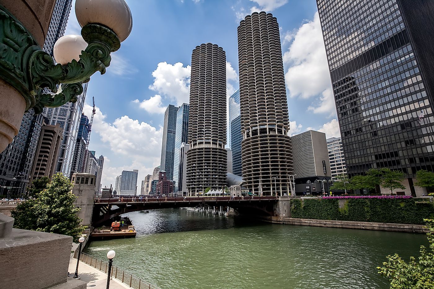 Famous Marina City Towers like corncob beside Chicago river in downtown of Chicago, Illinois. Image credit: BorisVetshev/Shutterstock.com