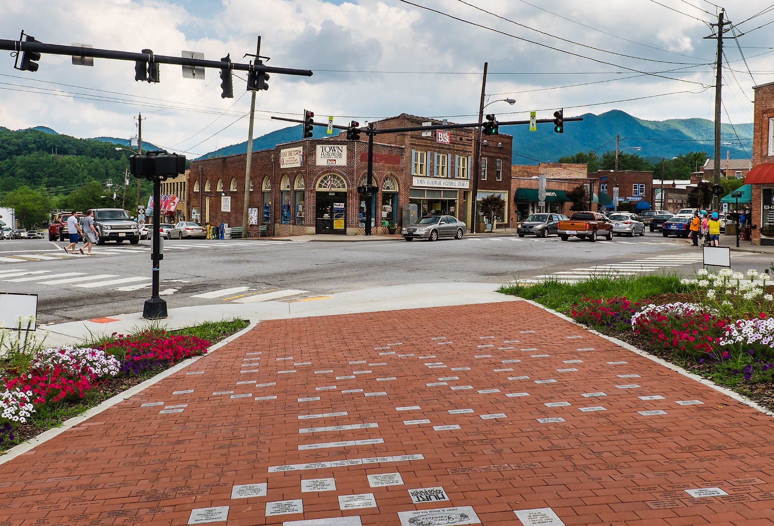 A summer day in the small town of Black Mountain, North Carolina. Image credit Derek Olson Photography via Shutterstock