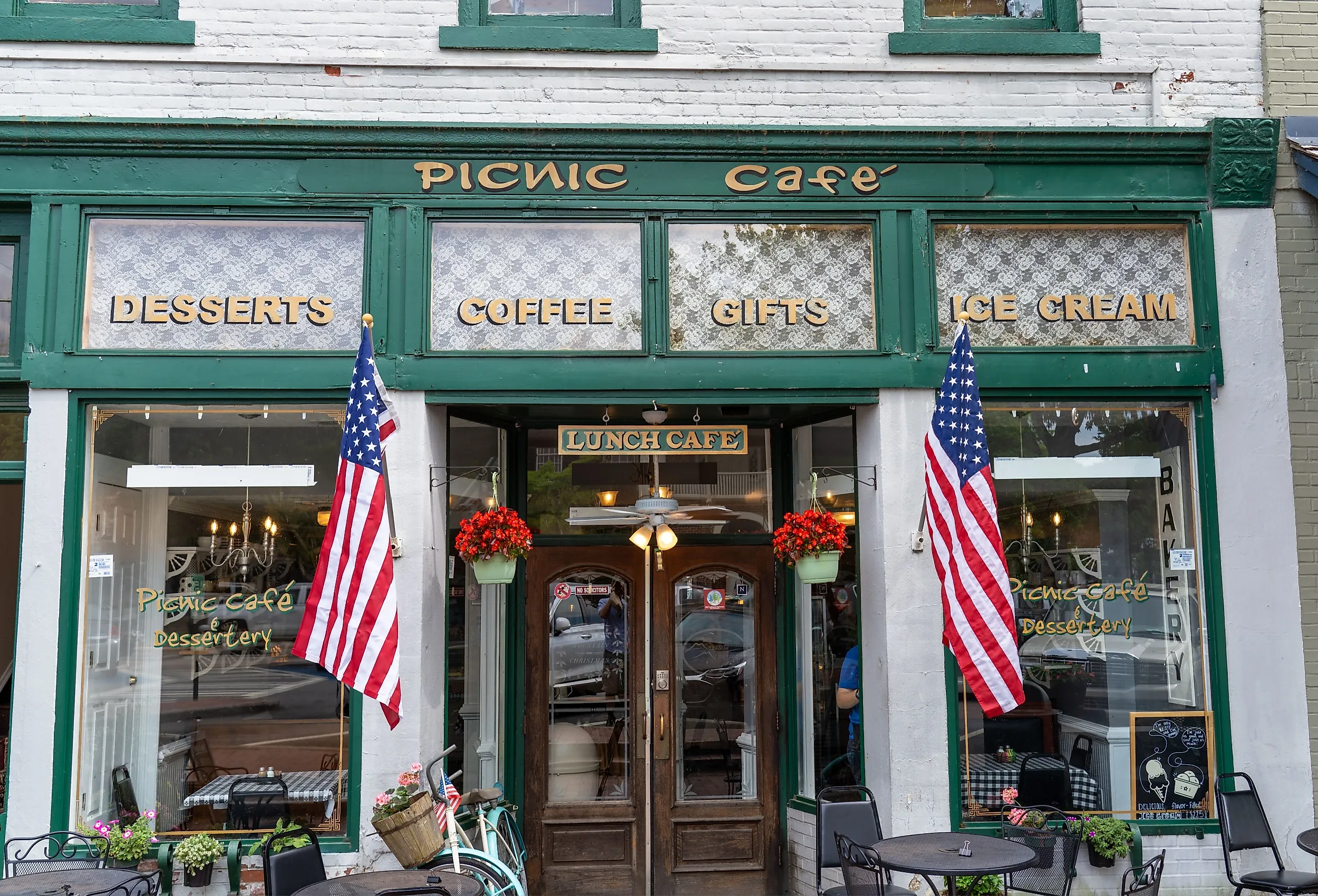 Historic cafe in Dahlonega, Georgia. Image credit Kyle J. Little via Shutterstock.com.