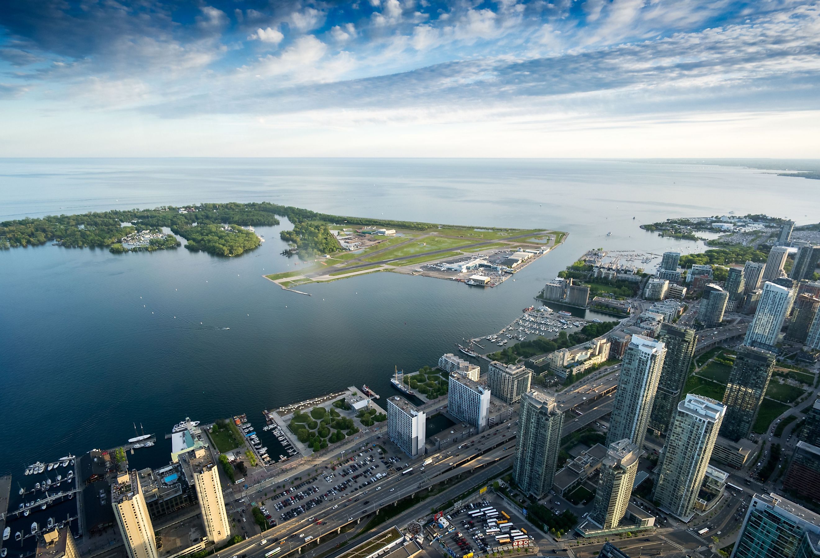 Scenic view of Toronto with Toronto Island and Lake Ontario.