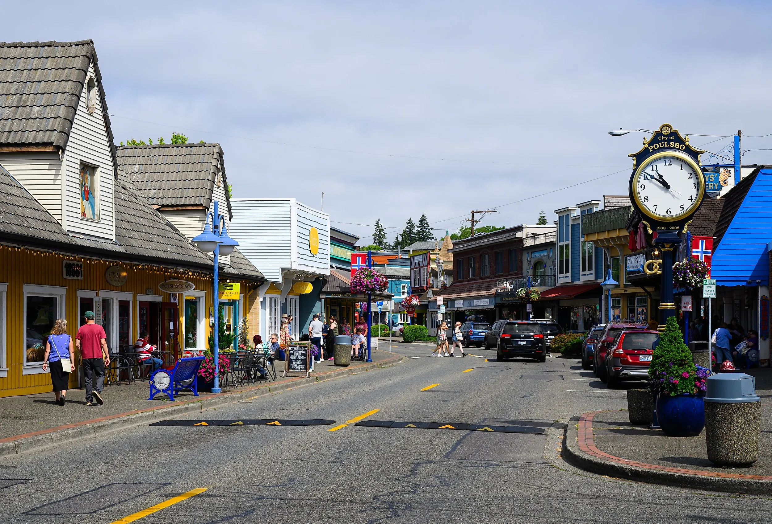 Downtown Poulsbo, Washington Front Street with clock in summer. Image credit Ian Dewar Photography via Shutterstock