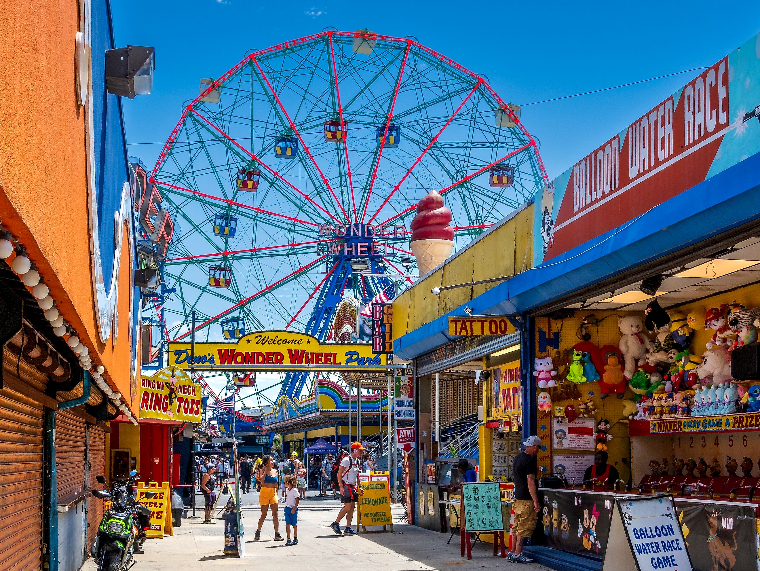  Coney Island’s Wonder Wheel Park. Editorial credit: Brian Logan Photography / Shutterstock.com