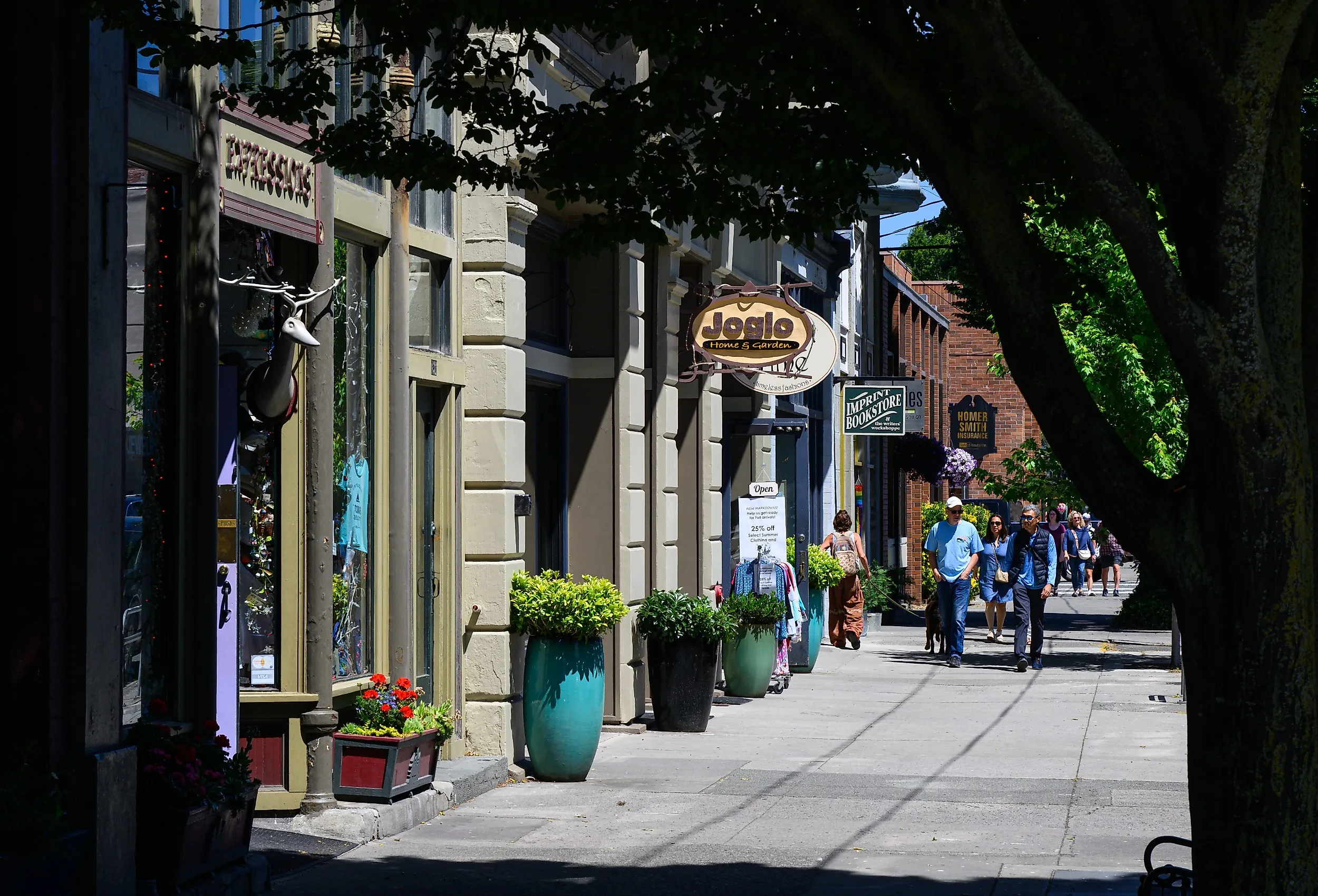 Street scene on Water Street in Port Townsend in summer with businesses. Editorial credit: Ian Dewar Photography / Shutterstock.com