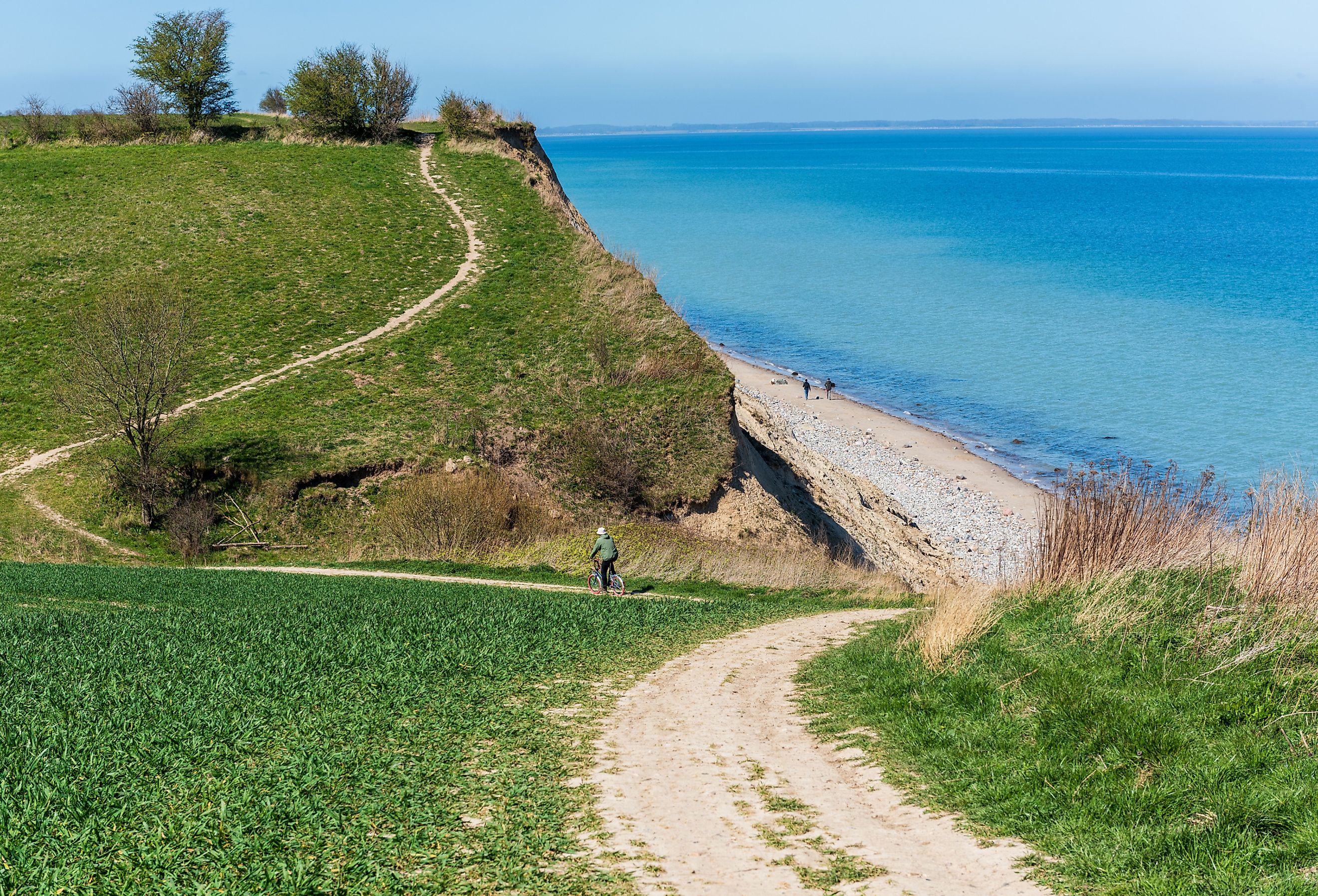 The Baltic Sea coast on the Kiel Bay near Bülck is very nice for hiking and mountain biking.