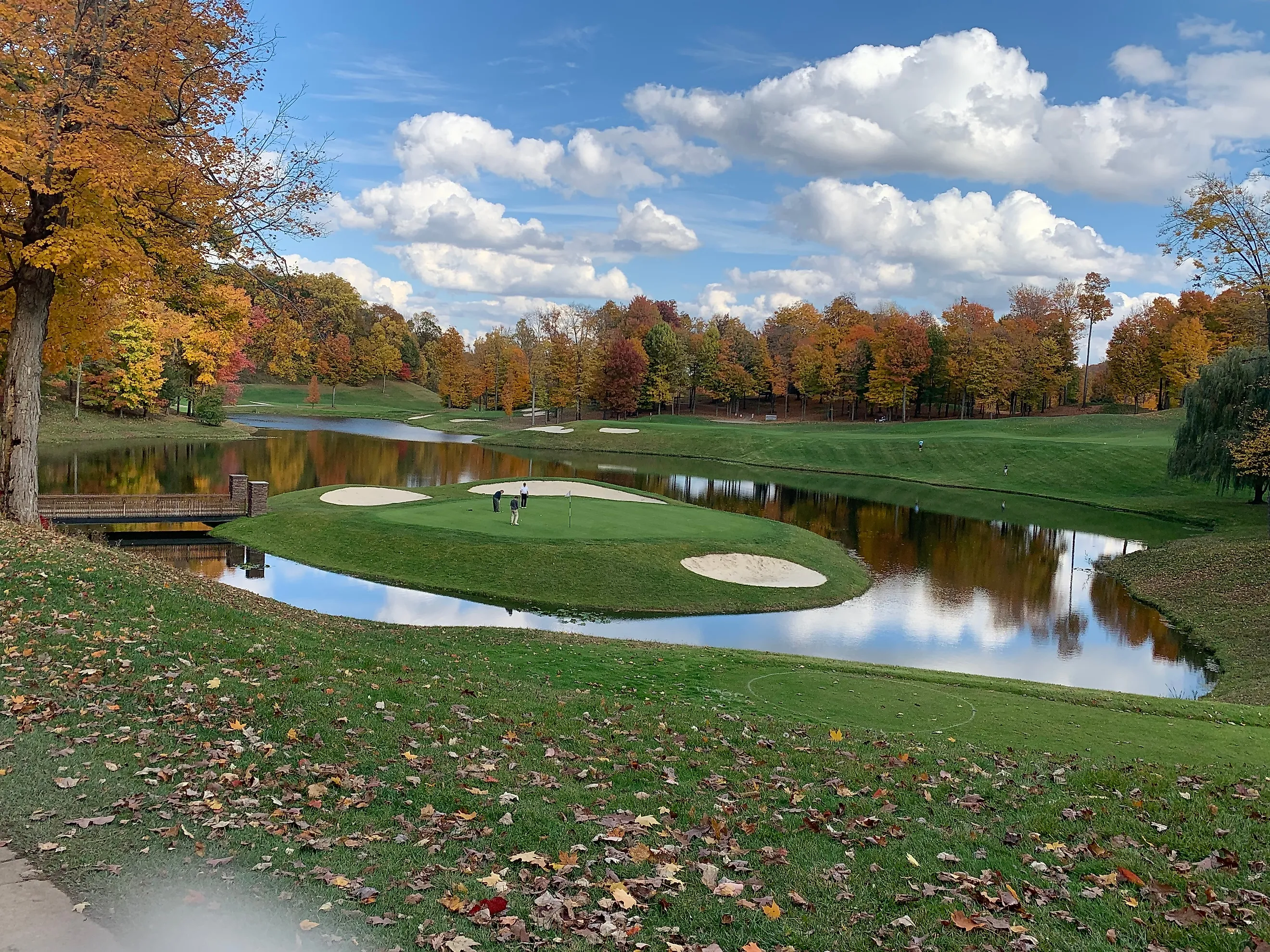 Fall golf at Boulder Creek in Streetsboro, Ohio, via Shutterstock / Griff16