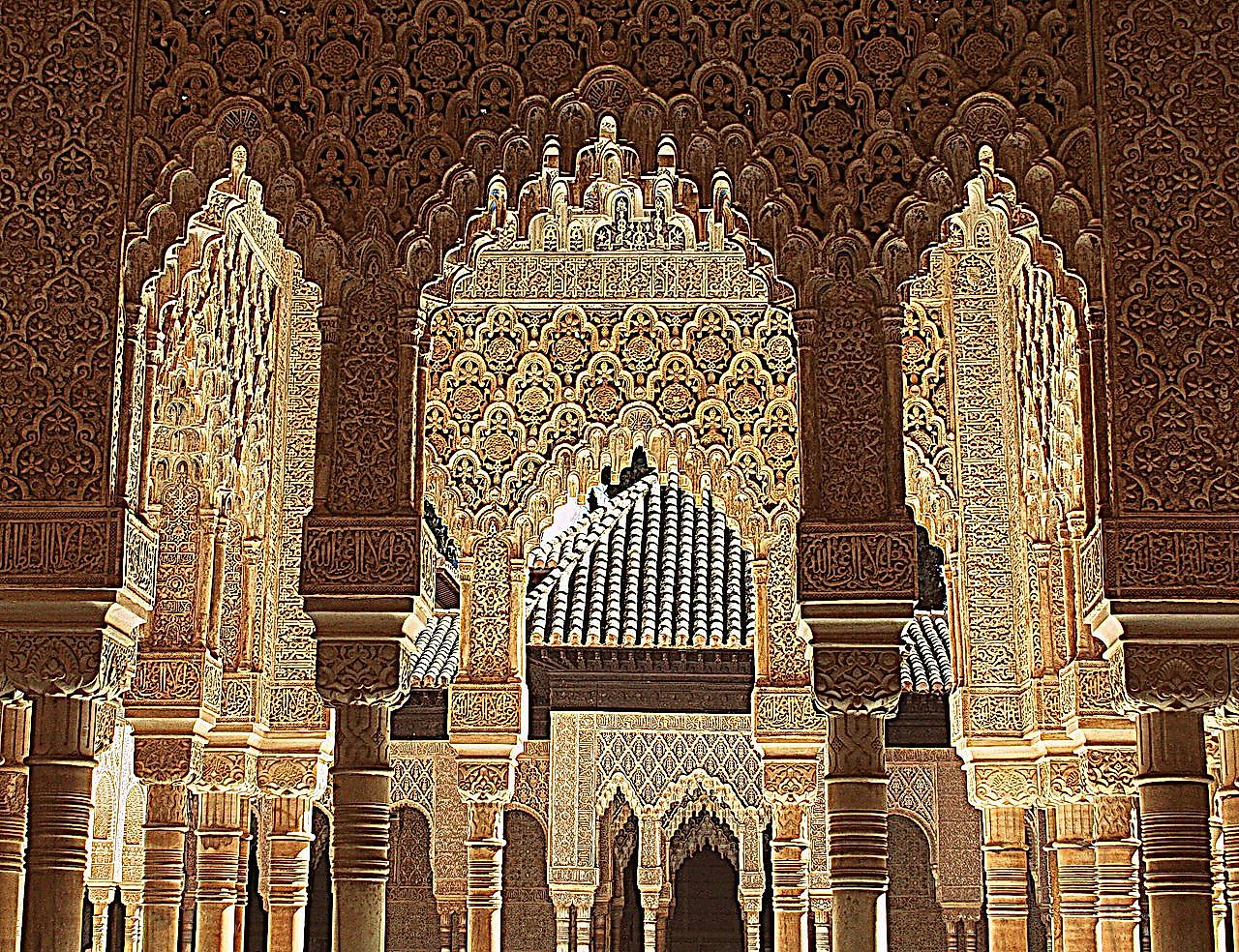 The impressive architecture of the Alhambra de Granada. Image credit: JaritahLu/Wikimedia.org