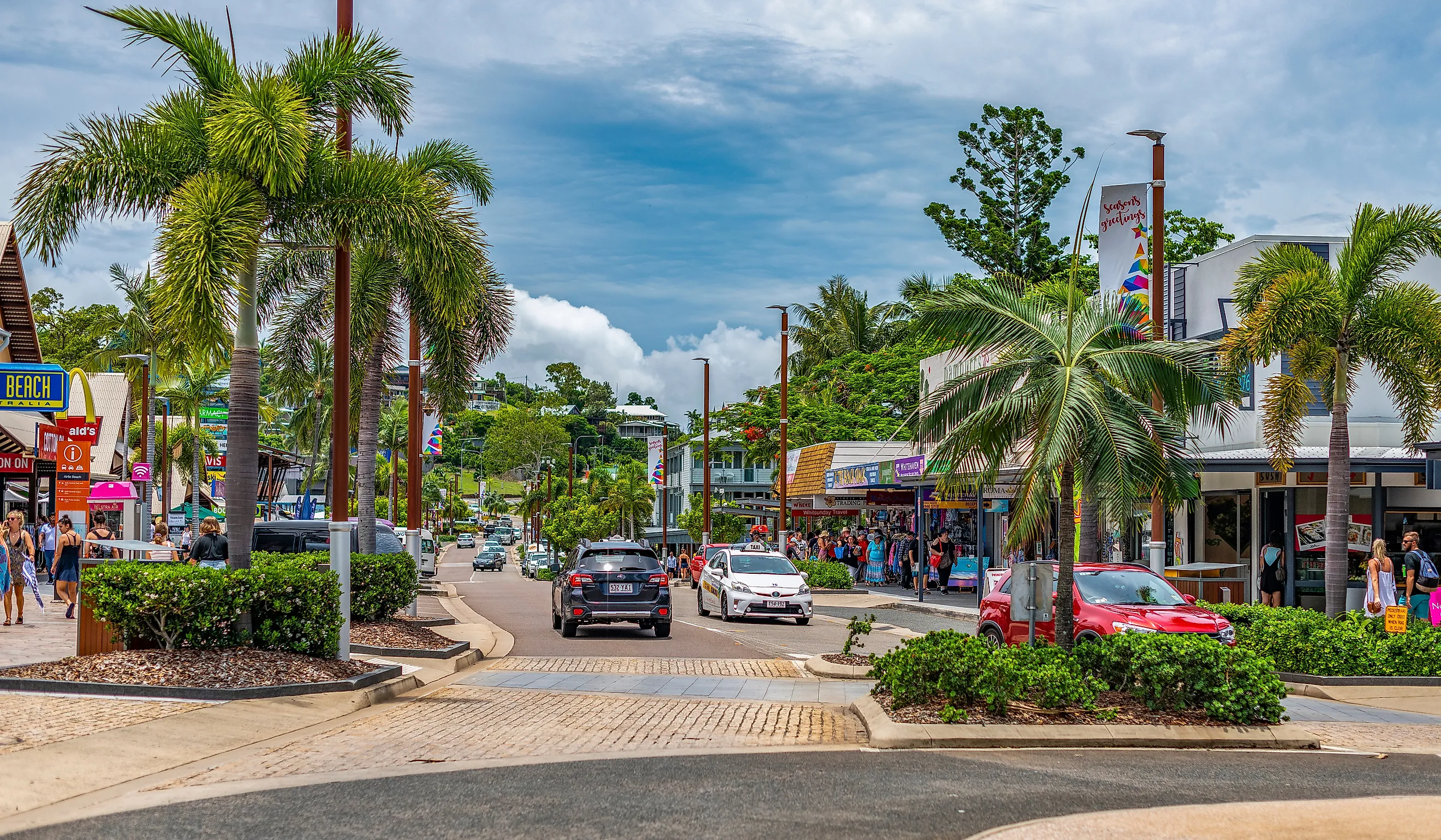 Shute Harbour Road, Airlie Beach, Queensland. Image credit Jen Watson via Shutterstock