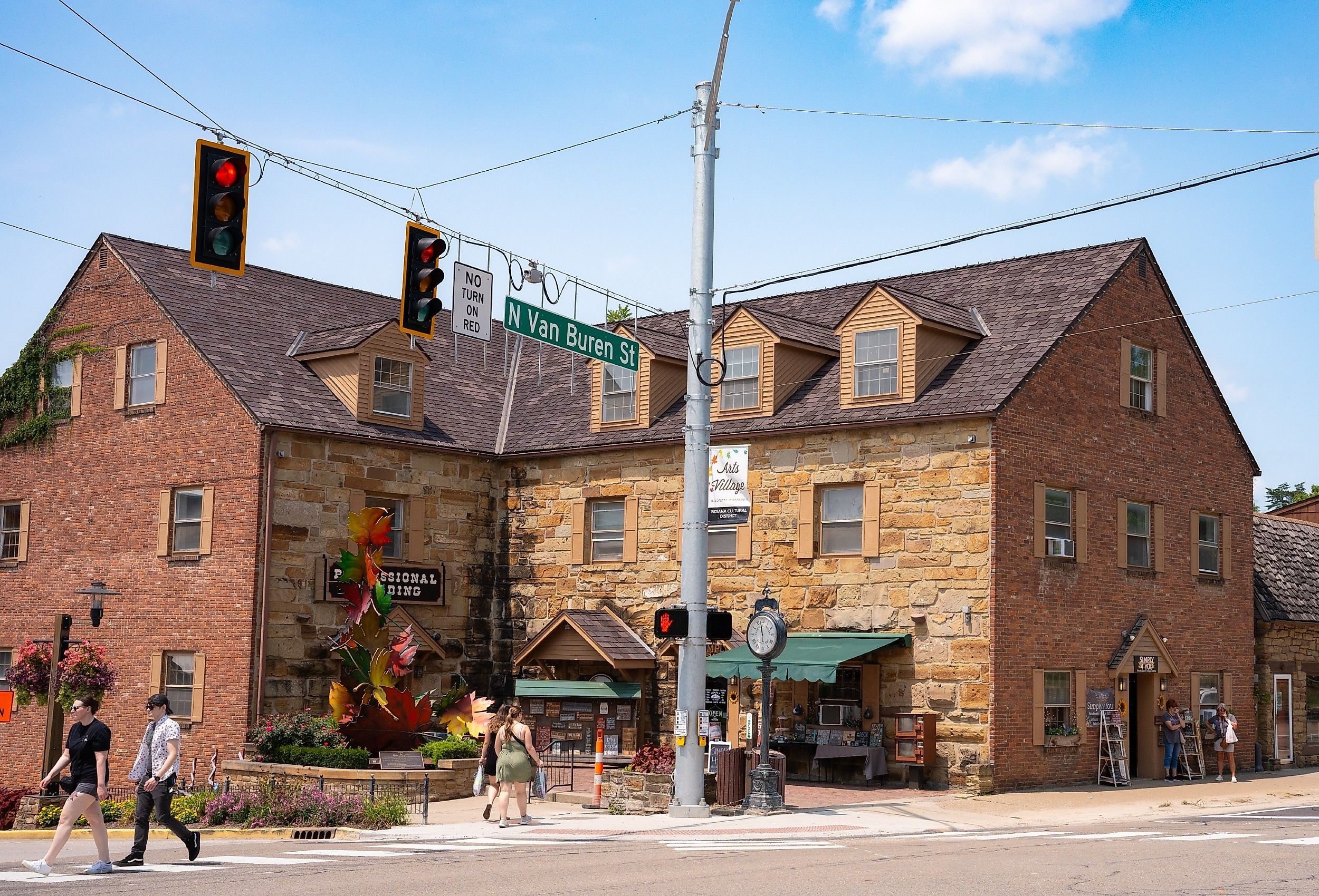 Historic downtown Nashville, Indiana. Image credit Little Vignettes Photo via Shutterstock