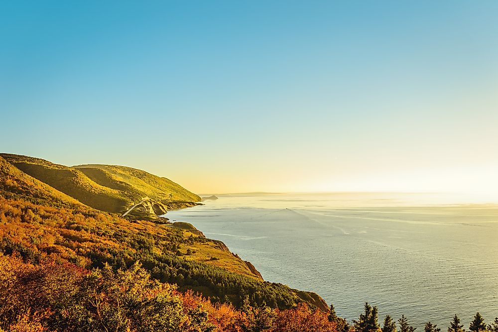 Canada has the longest coastline of all North American countries.