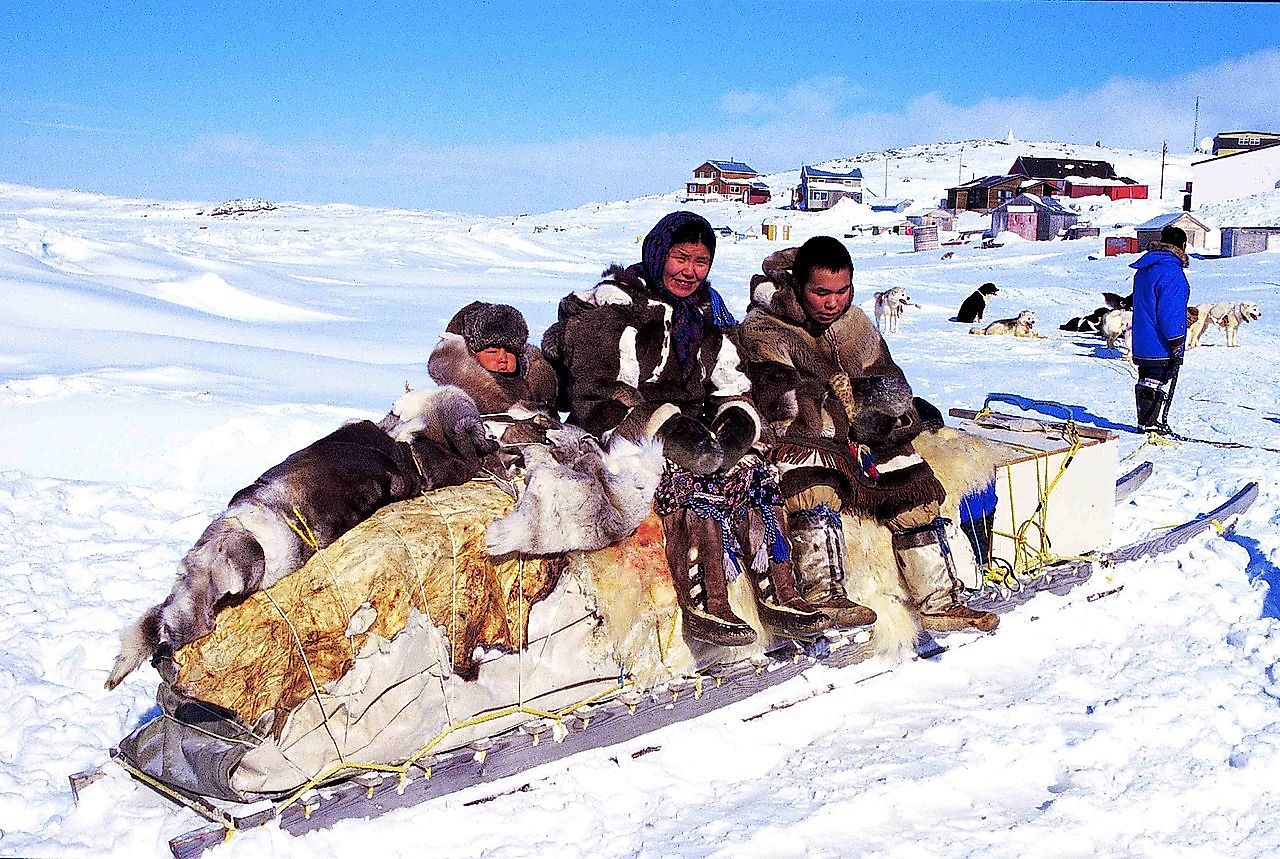 A Innuit family in a their traditional village in Cape Dorset, Nunvavut, Canada. Image credit: Ansgar Walk/Wikimedia.org
