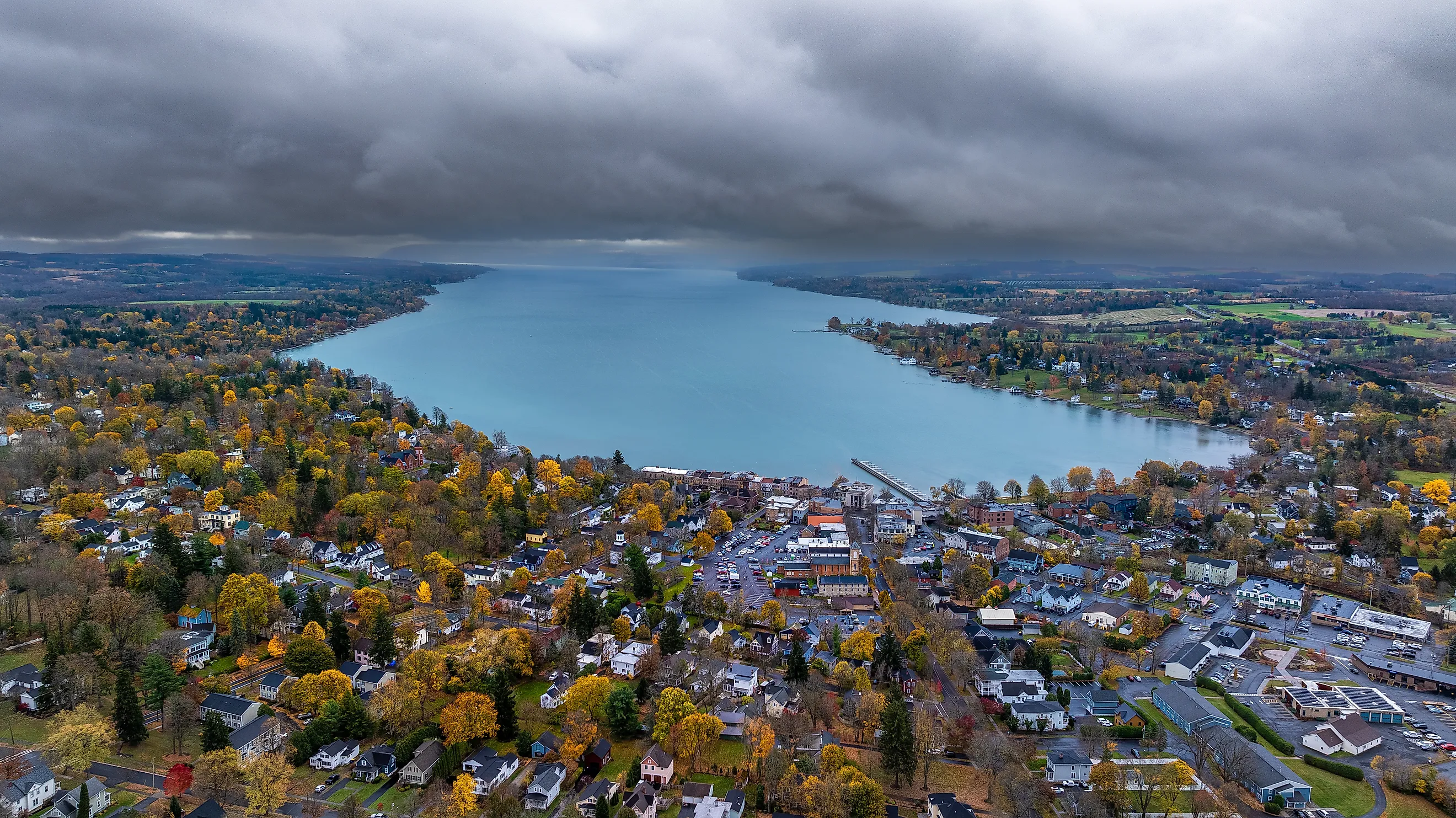 The spectacular Skaneateles Lake bordering the town of Skaneateles, New York.