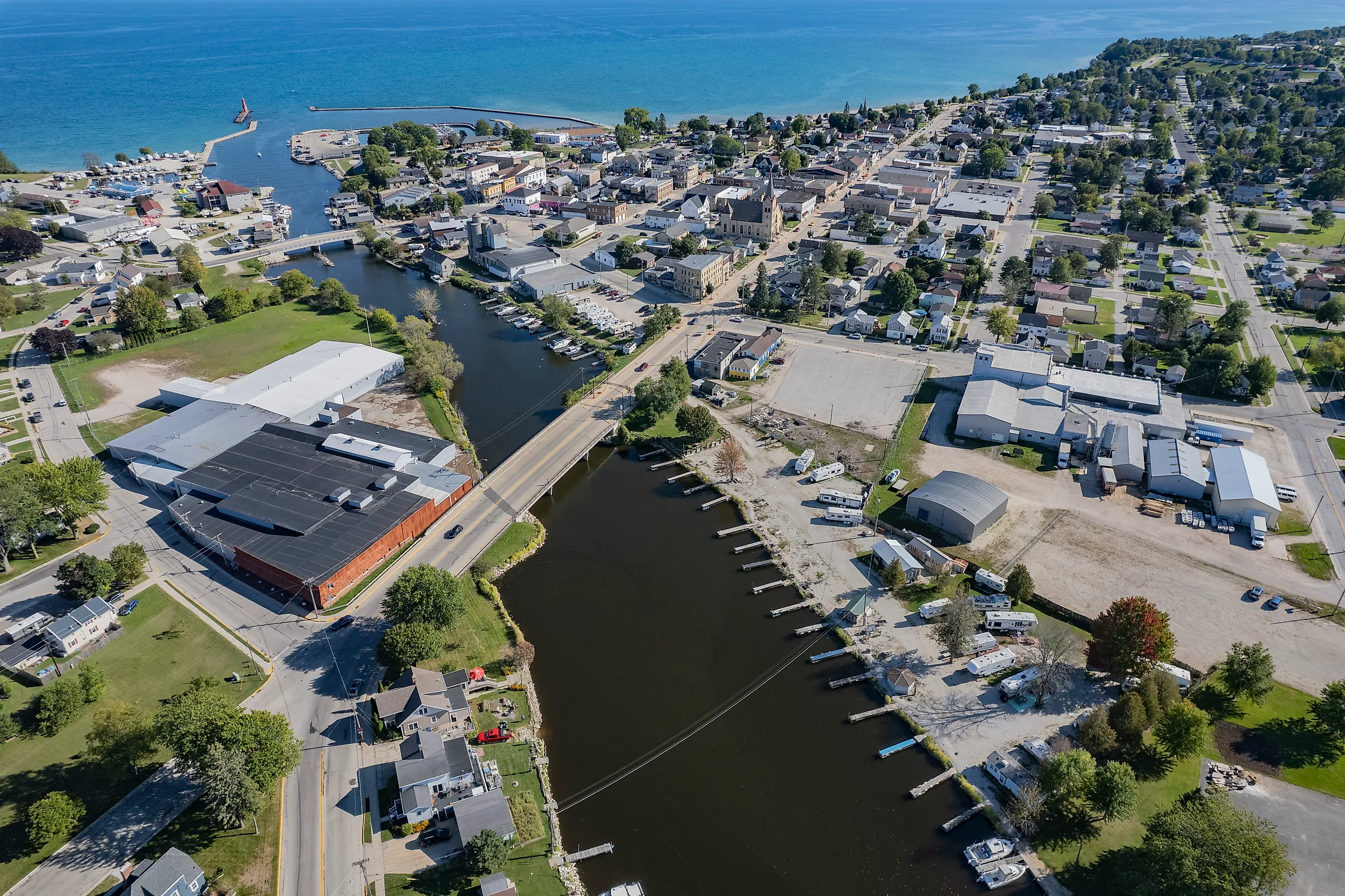 Festival in Mount Horeb, Wisconsin, By Corey Coyle, CC BY 3.0, https://commons.wikimedia.org/w/index.php?curid=58993727