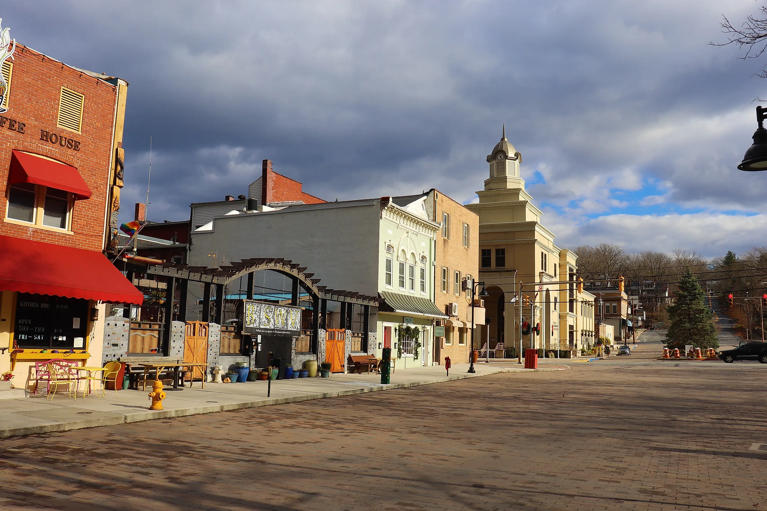 Main Street in Berkeley Springs, West Virginia. Editorial credit: Alejandro Guzmani / Shutterstock.com.