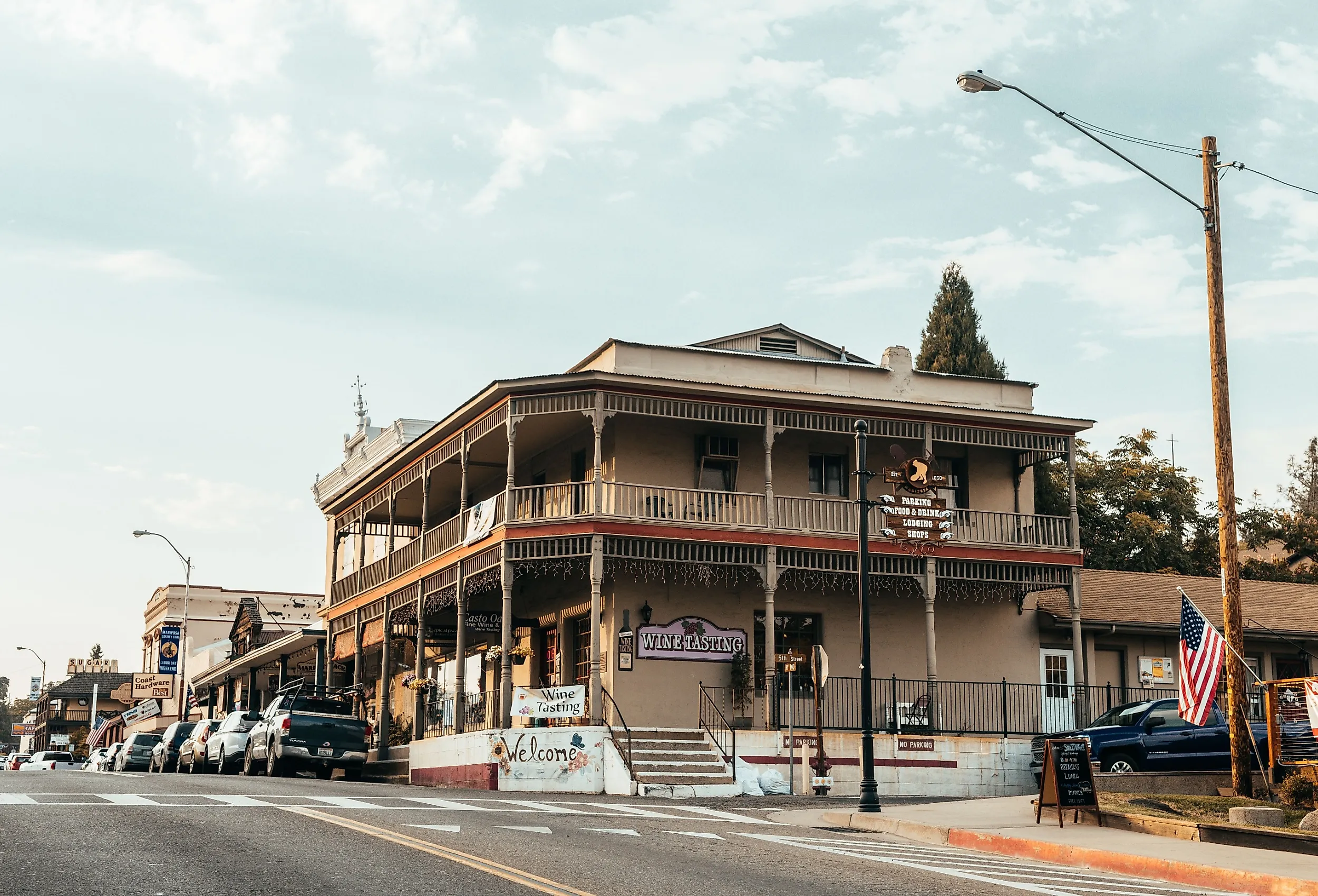 Beautiful town of Mariposa near Yosemite National Park. Image credit Jon Chica via Shutterstock.