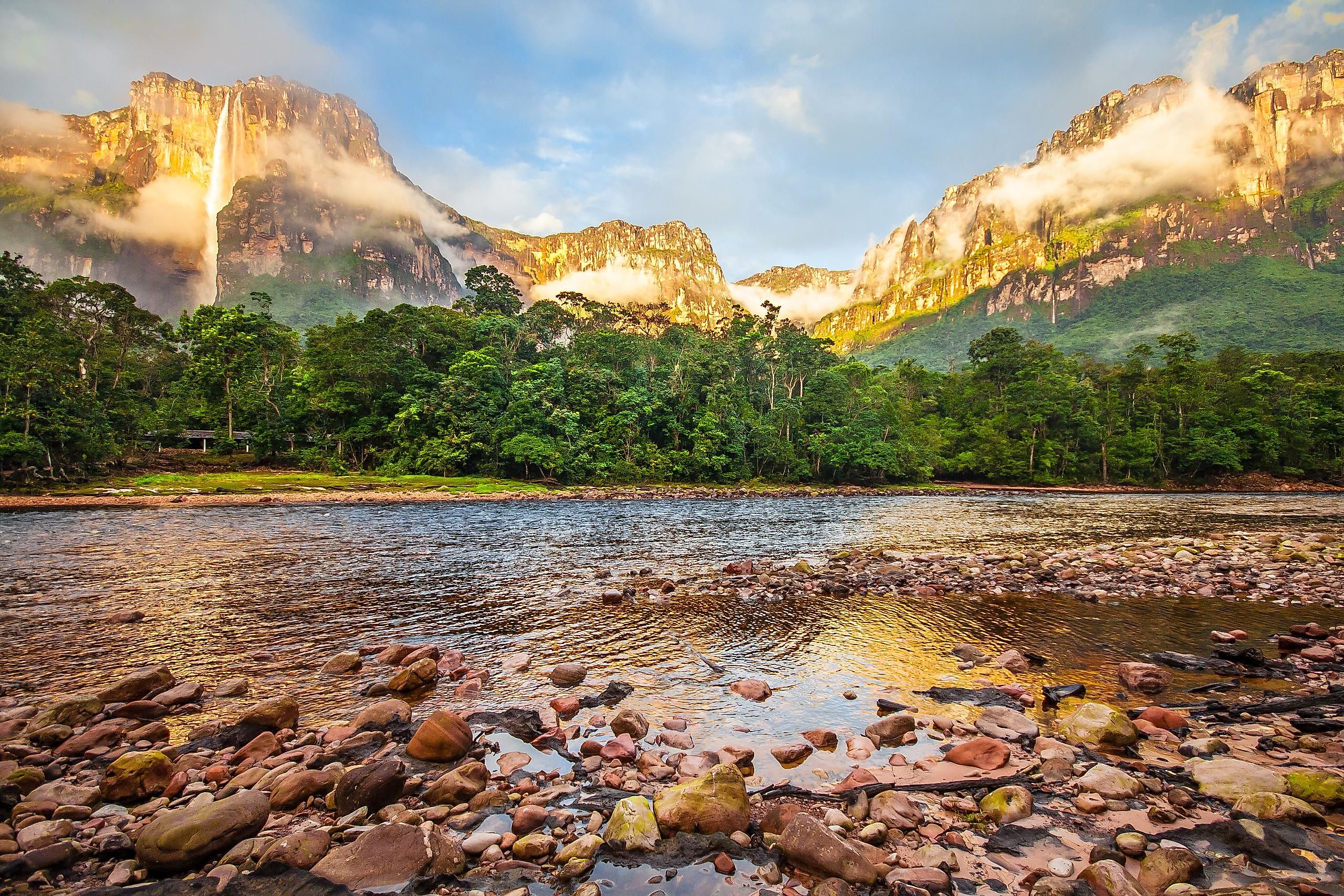 Angel Falls definitely is one of the most amazing places we have on Earth, which is why they got the title of UNESCO World Heritage site.