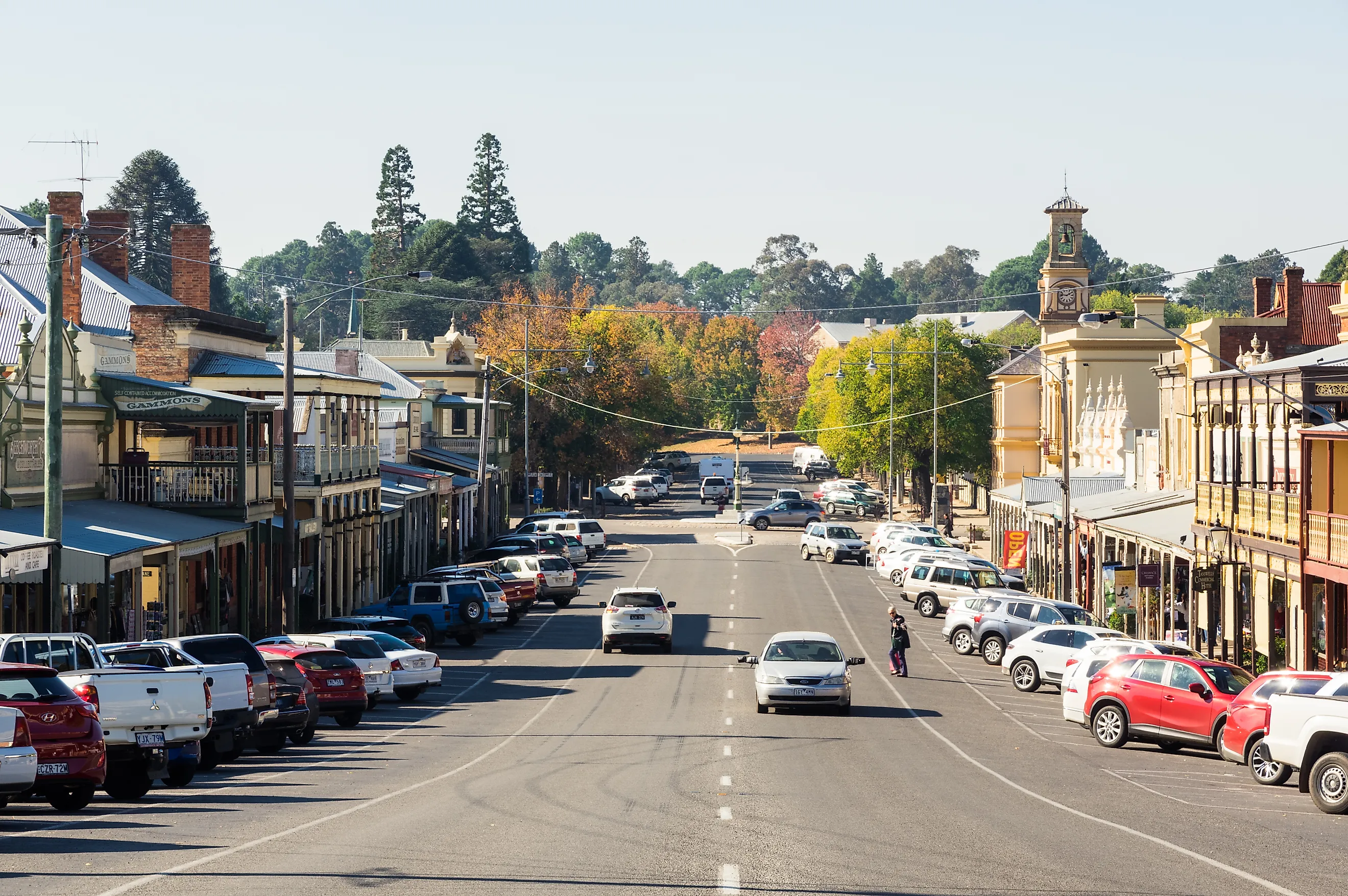 View along historic Ford Street in the goldrush town of Beechworth. By nilsversemann
