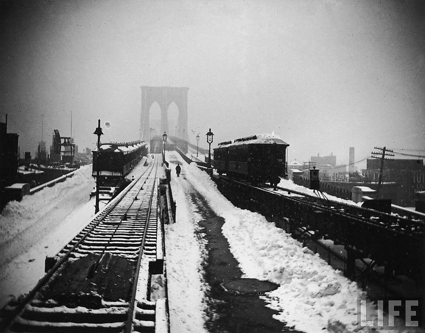 brooklyn bridge during the great blizzard of 1888
