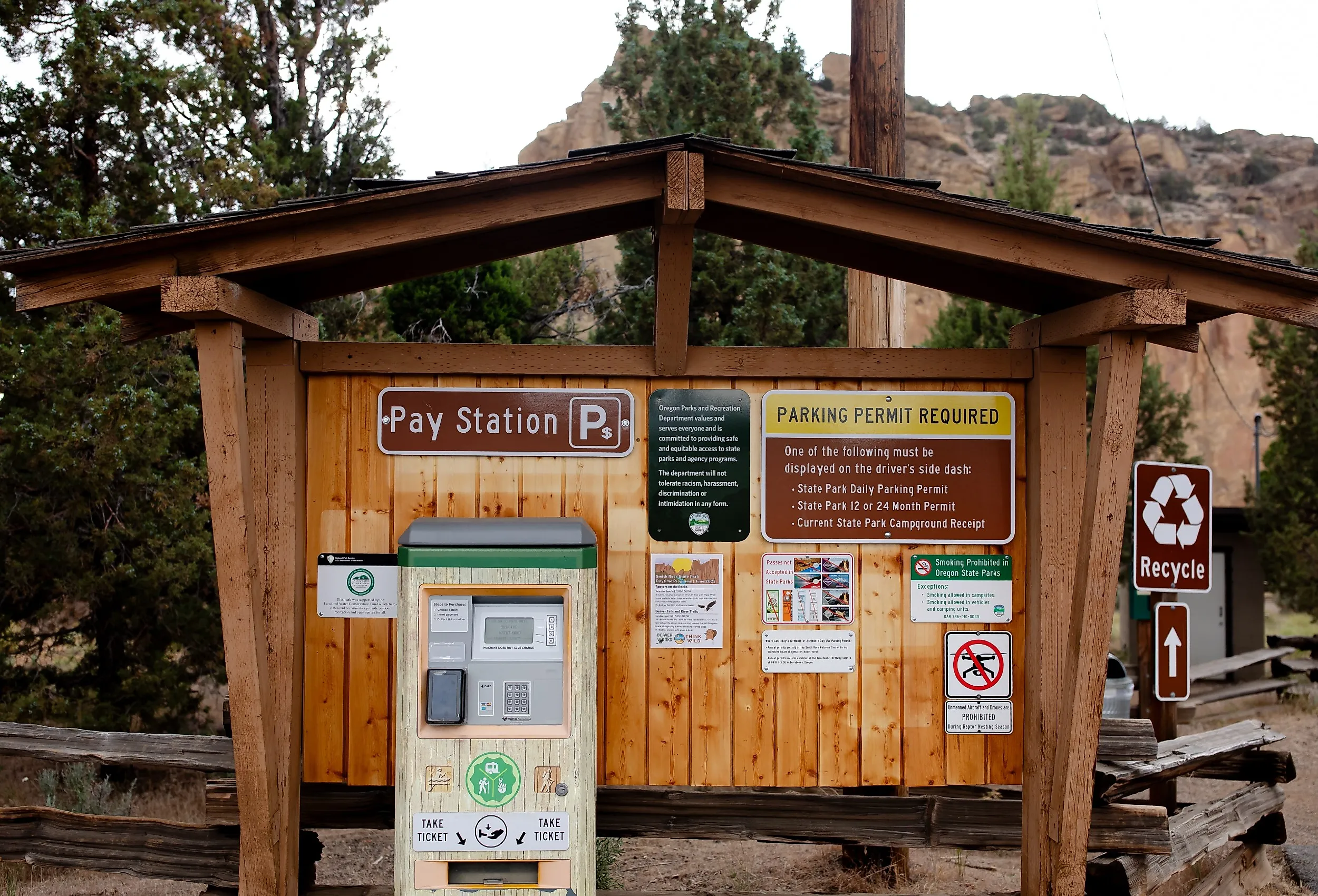 Pay station and information sign with a map of the park located at Welcome Center of Smith Rock State Park in Terrebonne, Oregon. Image credit bluestork via Shutterstock