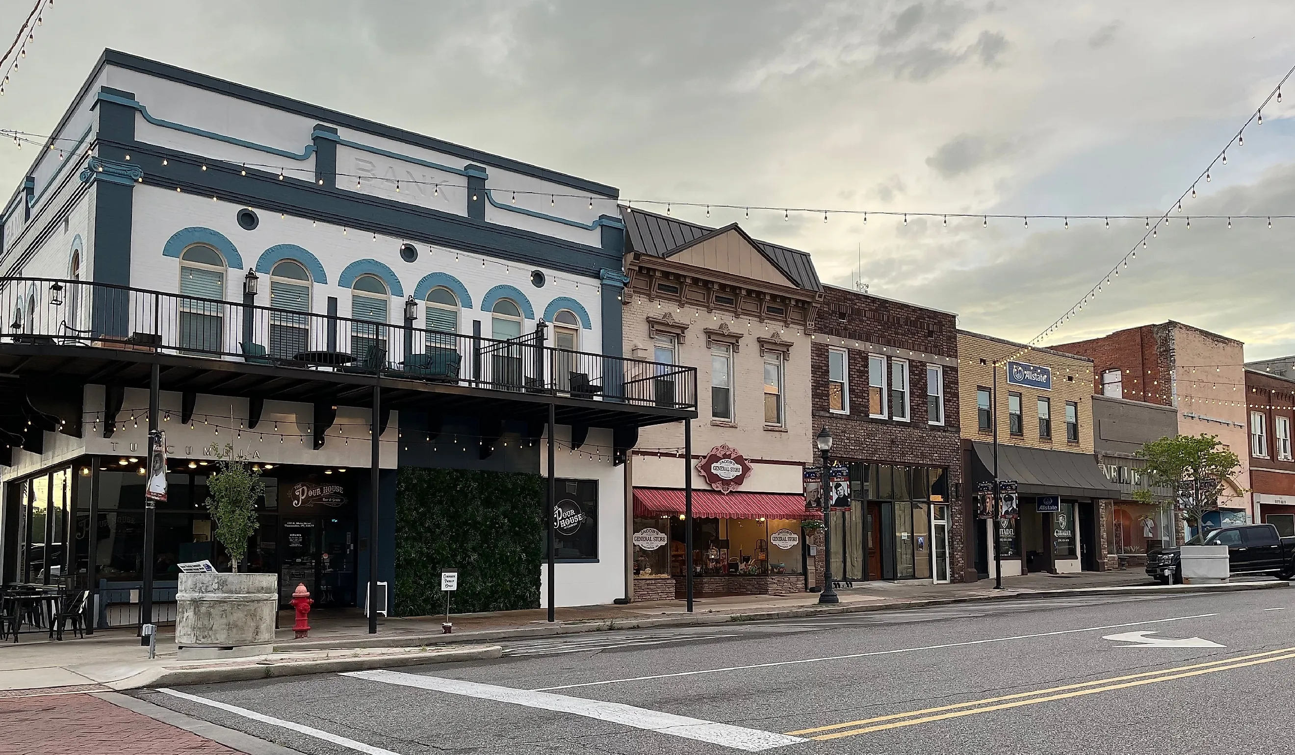 Scenes from downtown Tuscumbia, Alabama. Image Credits: Luisa P Oswalt via Shutterstock