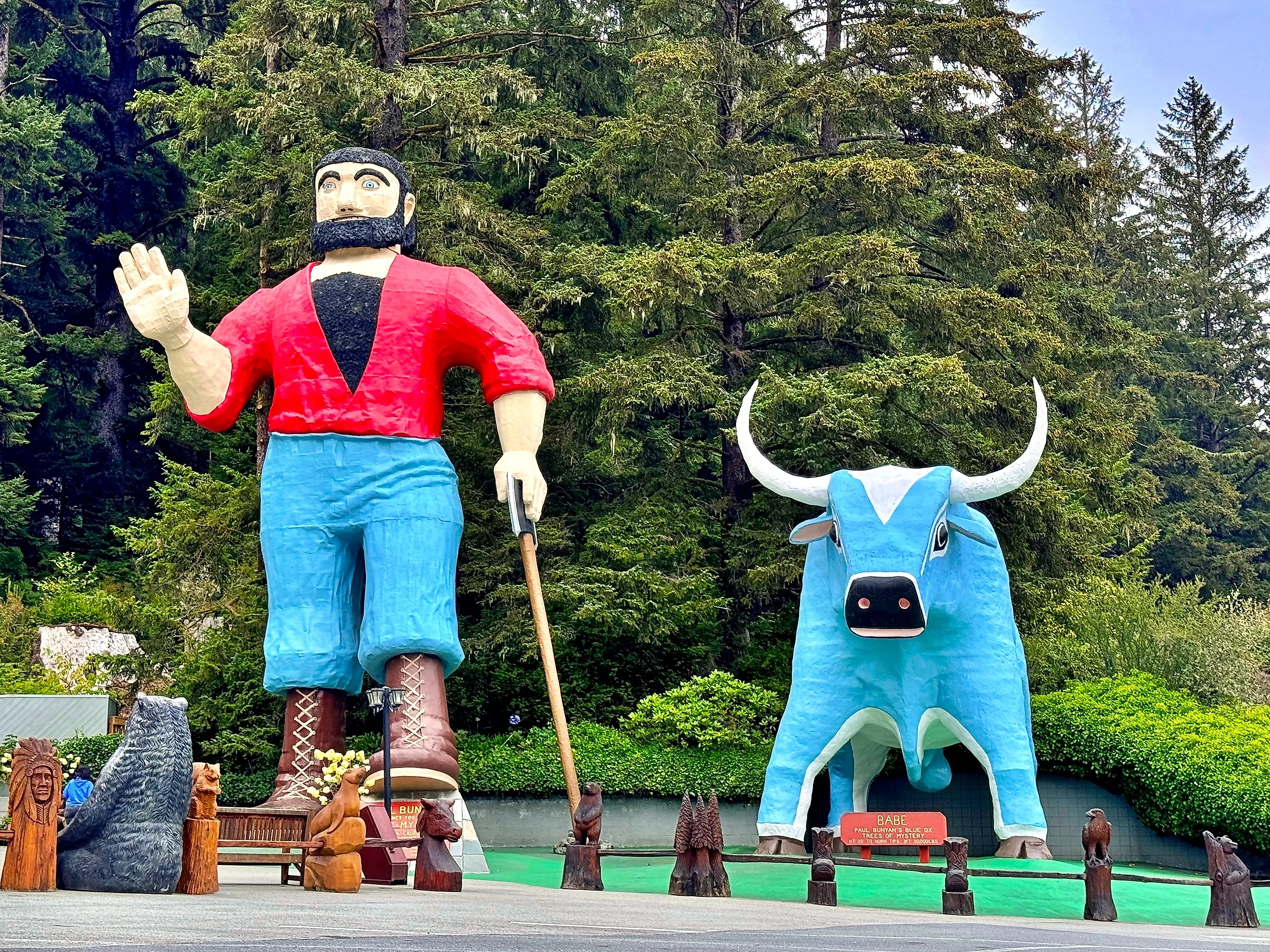 Giant roadside statues of Paul Bunyan and Babe the Blue Ox in Klamath, California. Image credit: Adele Heidenreich / Shutterstock.com