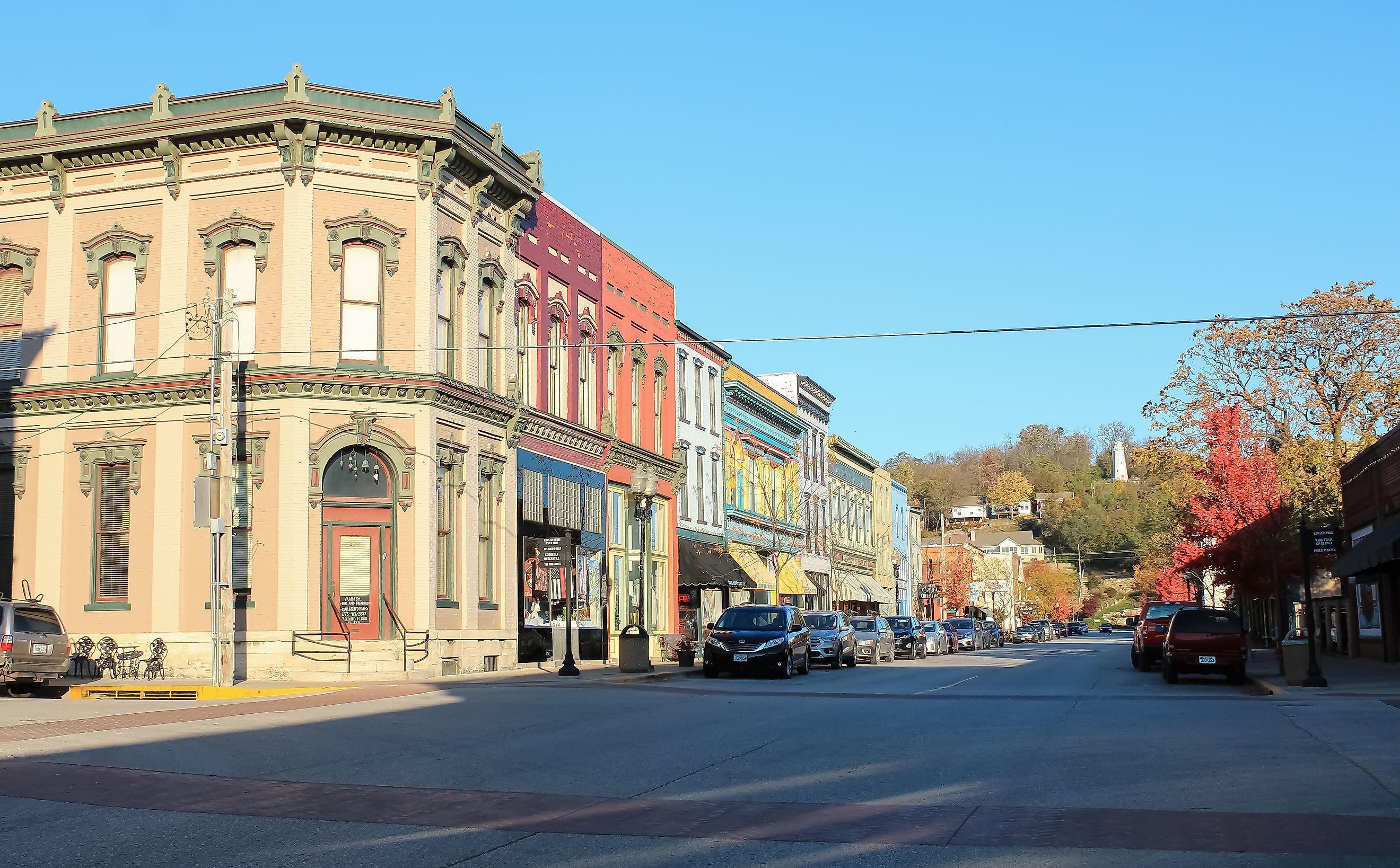 Hannibal, Missouri: colorful buildings downtown on a sunny morning