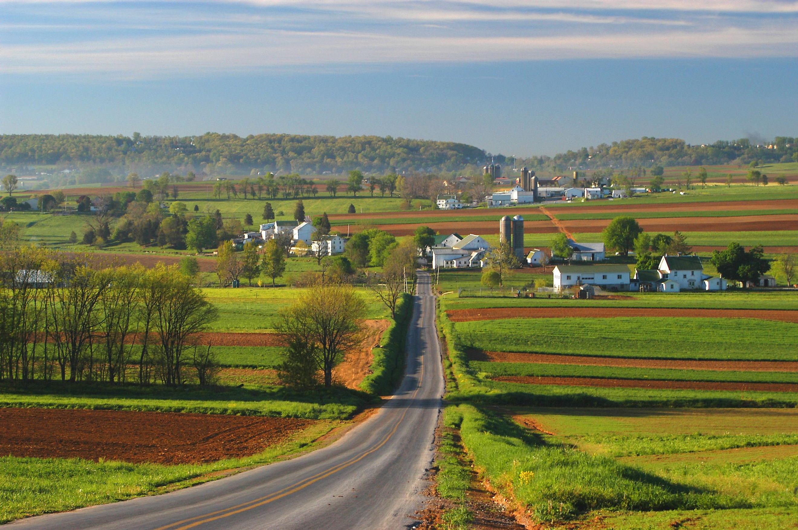 The road passing through beautiful Pennsylvania countryside.