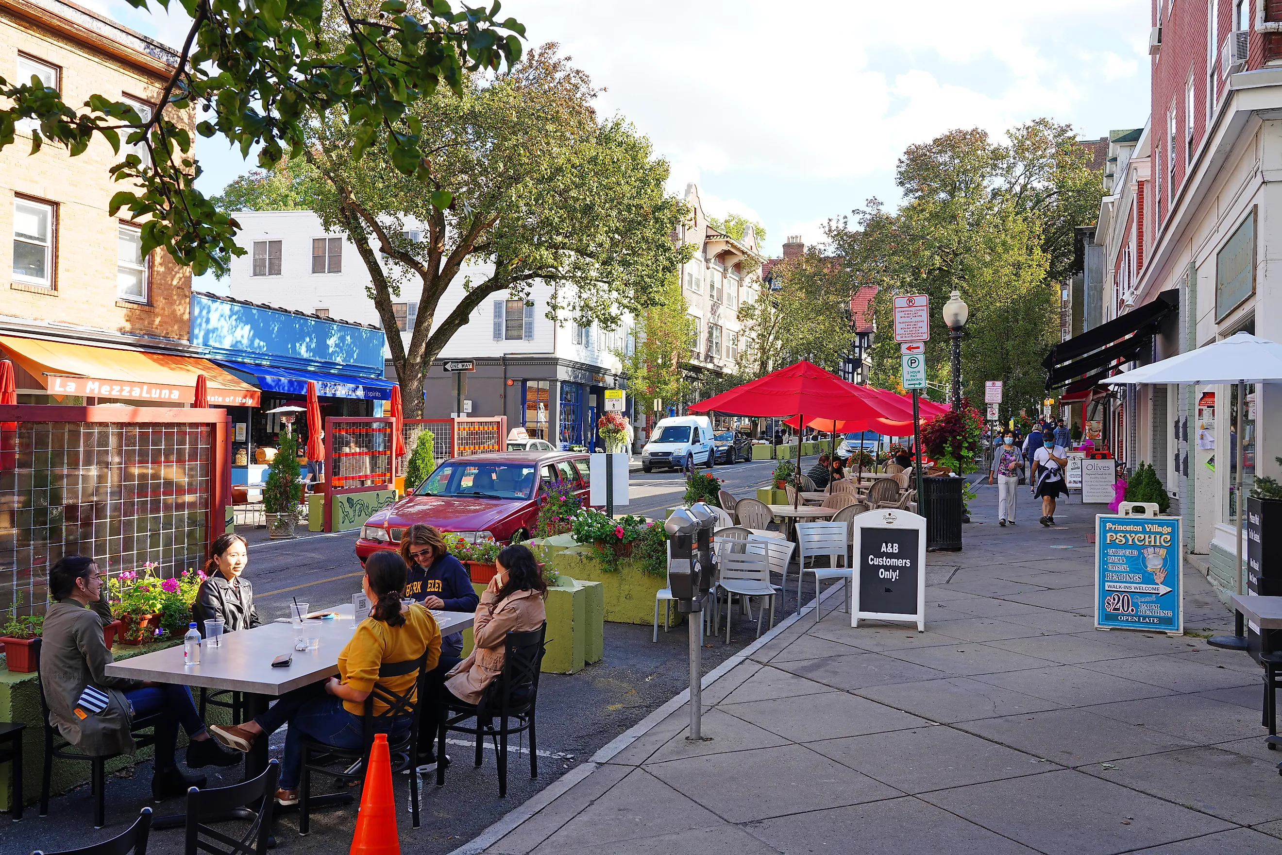 Witherspoon Street in downtown Princeton, New Jersey. Editorial credit: EQRoy / Shutterstock.com