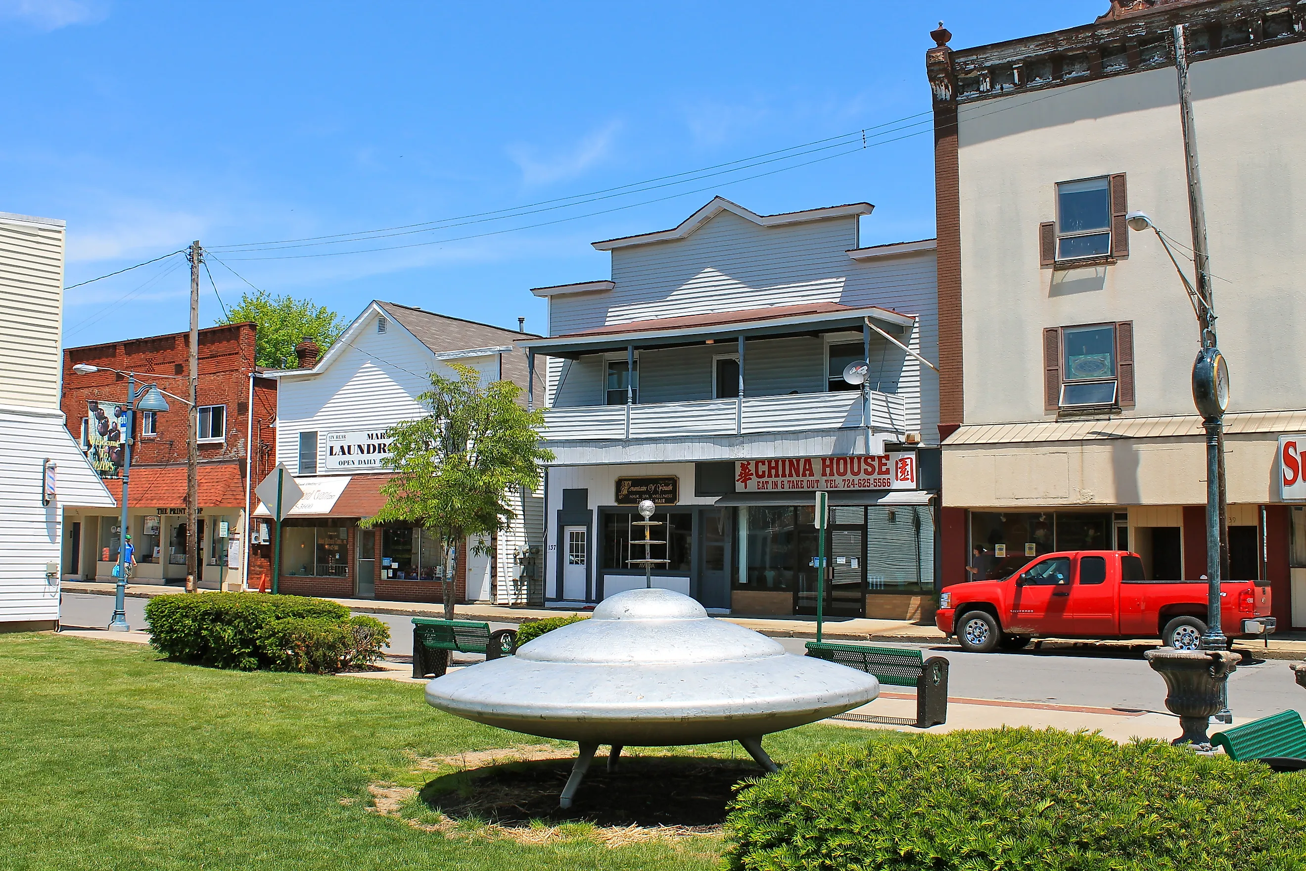 The Flying Saucer in Mars, Pennsylvania. Image credit: Jon Dawson via Flickr.com.