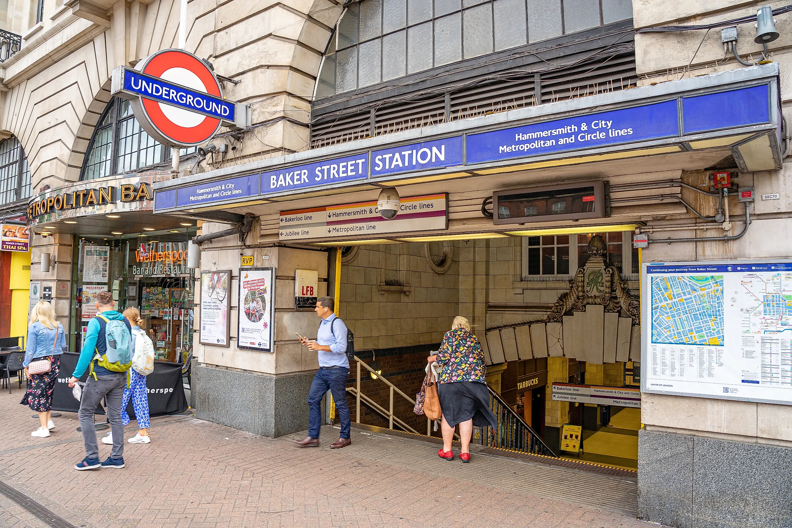 Front facade of access to Baker Street tube station, Editorial credit: pedro emanuel pereira / Shutterstock.com