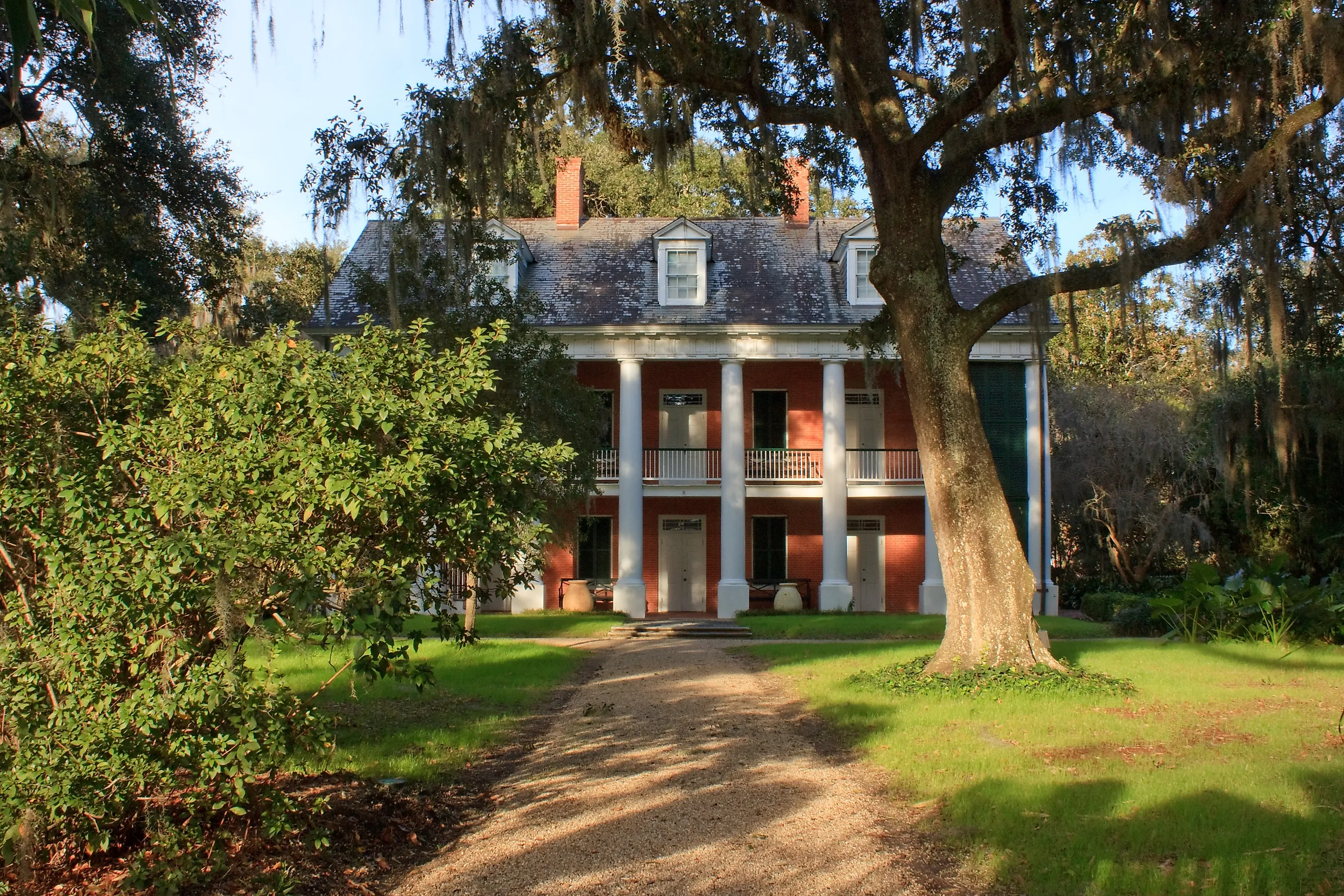 Shadows-on-the-Teche in New Iberia, Louisiana. (Editorial credit: danf0505 / Shutterstock.com)