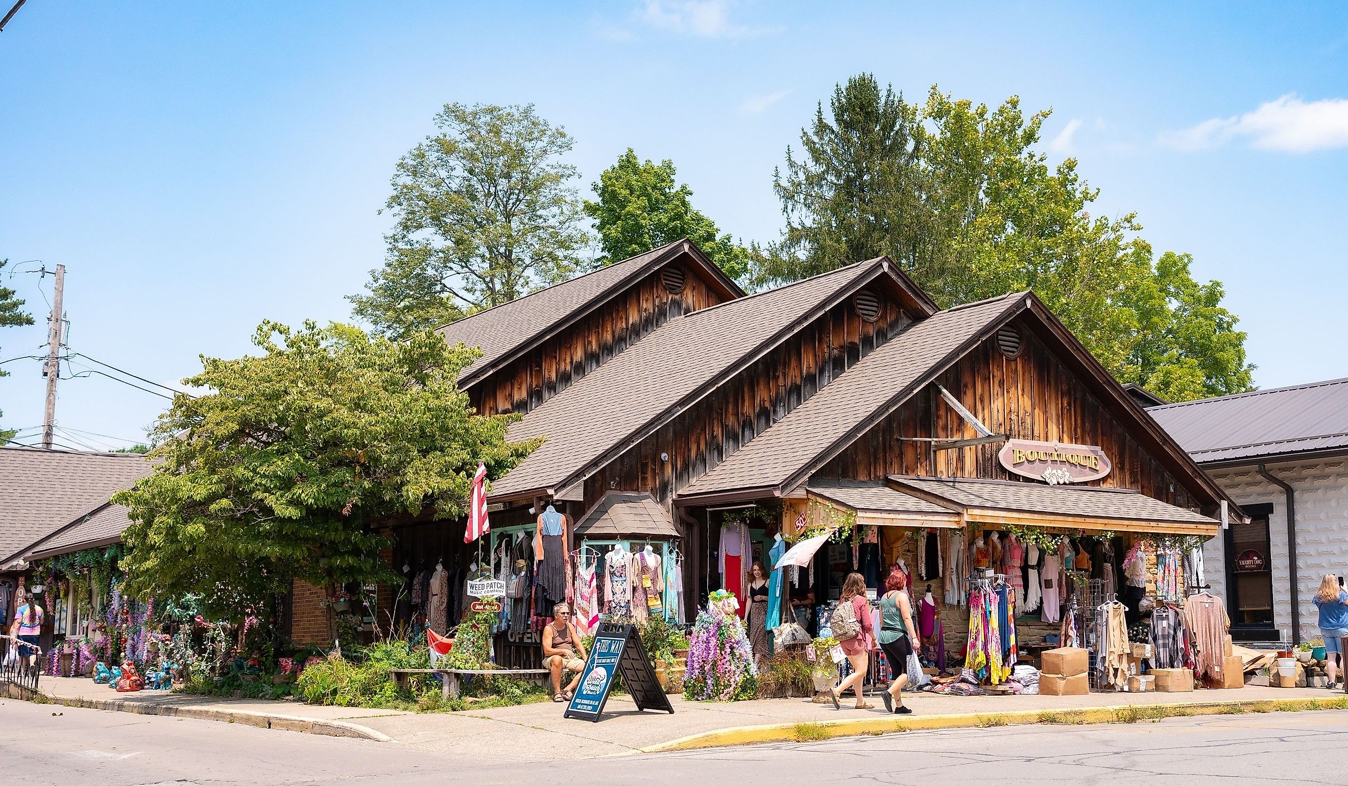 Street scene from historic downtown Nashville Indiana in Brown County with people visible. Editorial credit: Little Vignettes Photo / Shutterstock.com