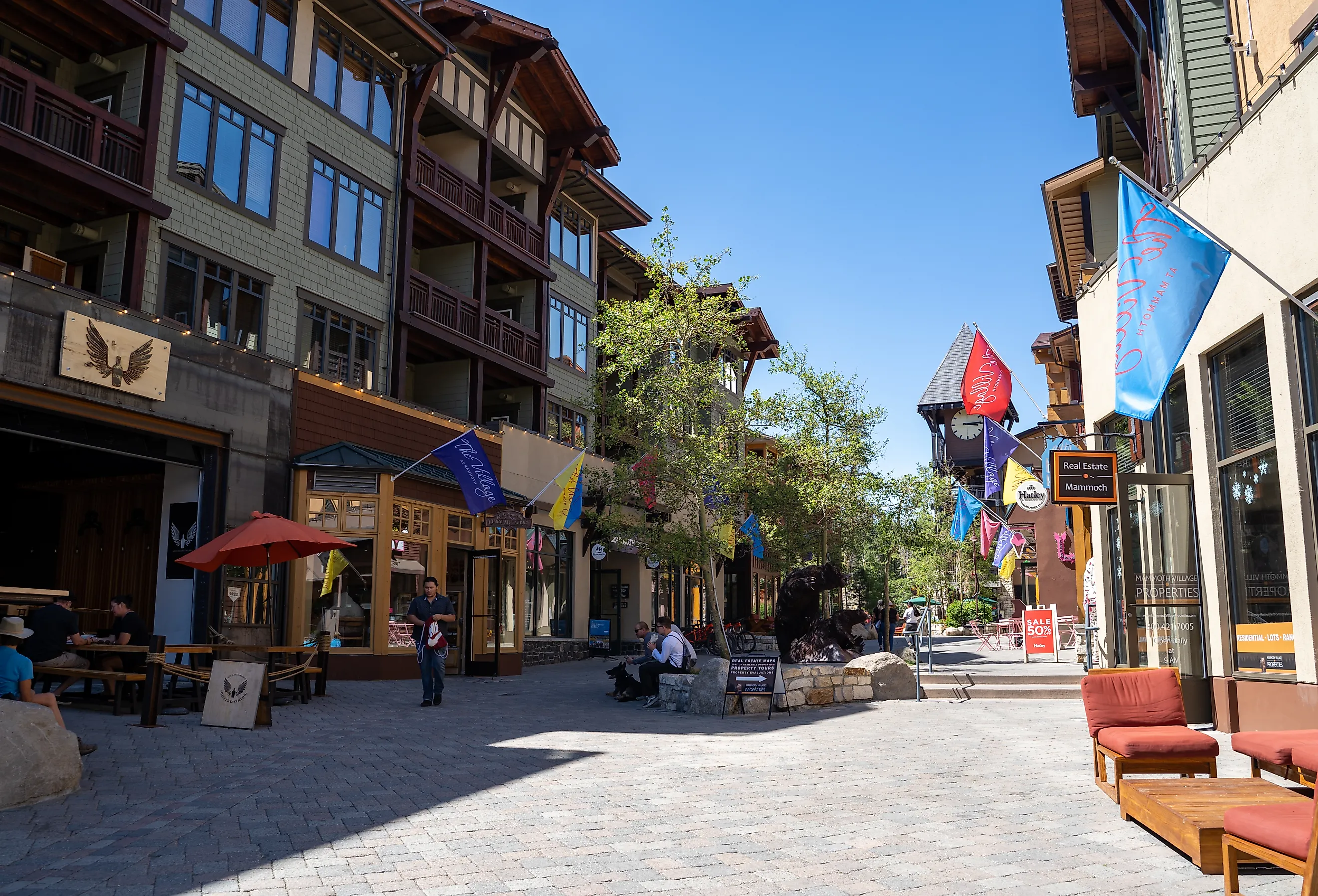 A pedestrian friendly shopping area with restaurants in Mammoth Lakes in the summer. Image credit melissamn via Shutterstock.com