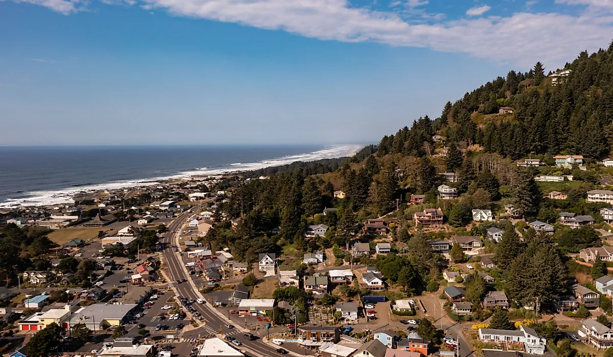 Oregon Coast Highway 101 winding through the town of Yachats. Manuela Durson / Shutterstock.com