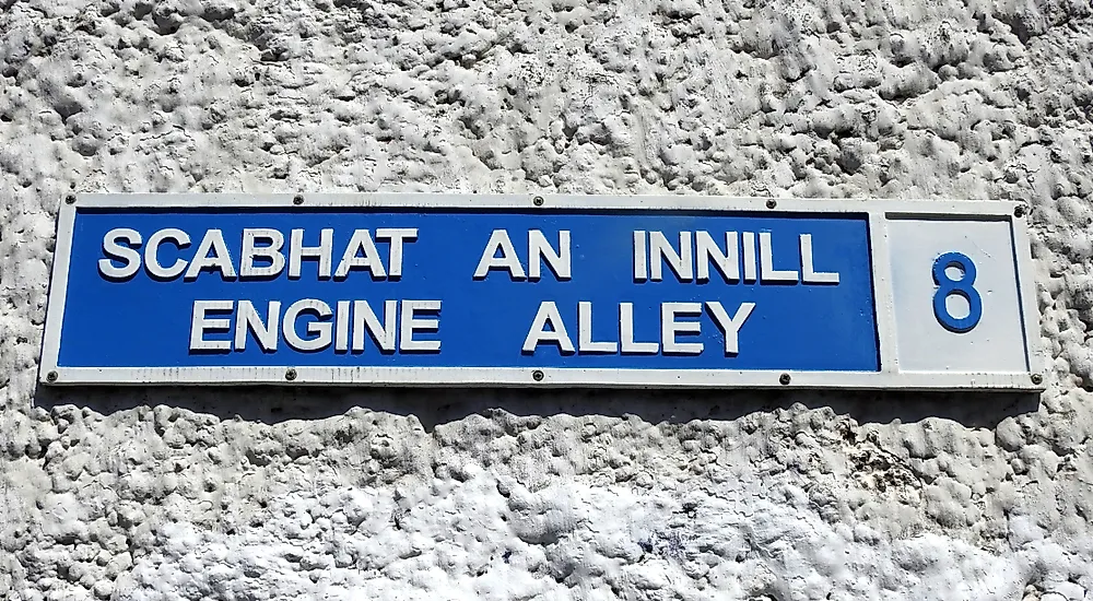 A bilingual street sign in Ireland.