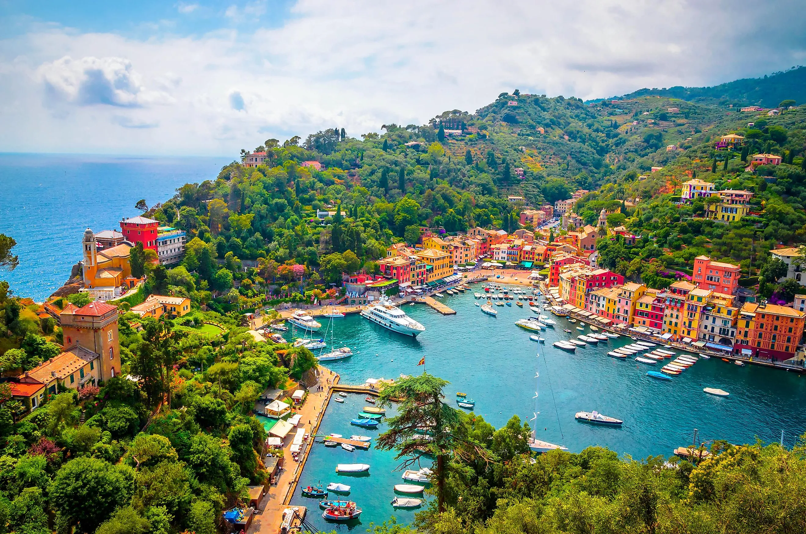 Beautiful bay with colorful houses in Portofino, Liguria, Italy.