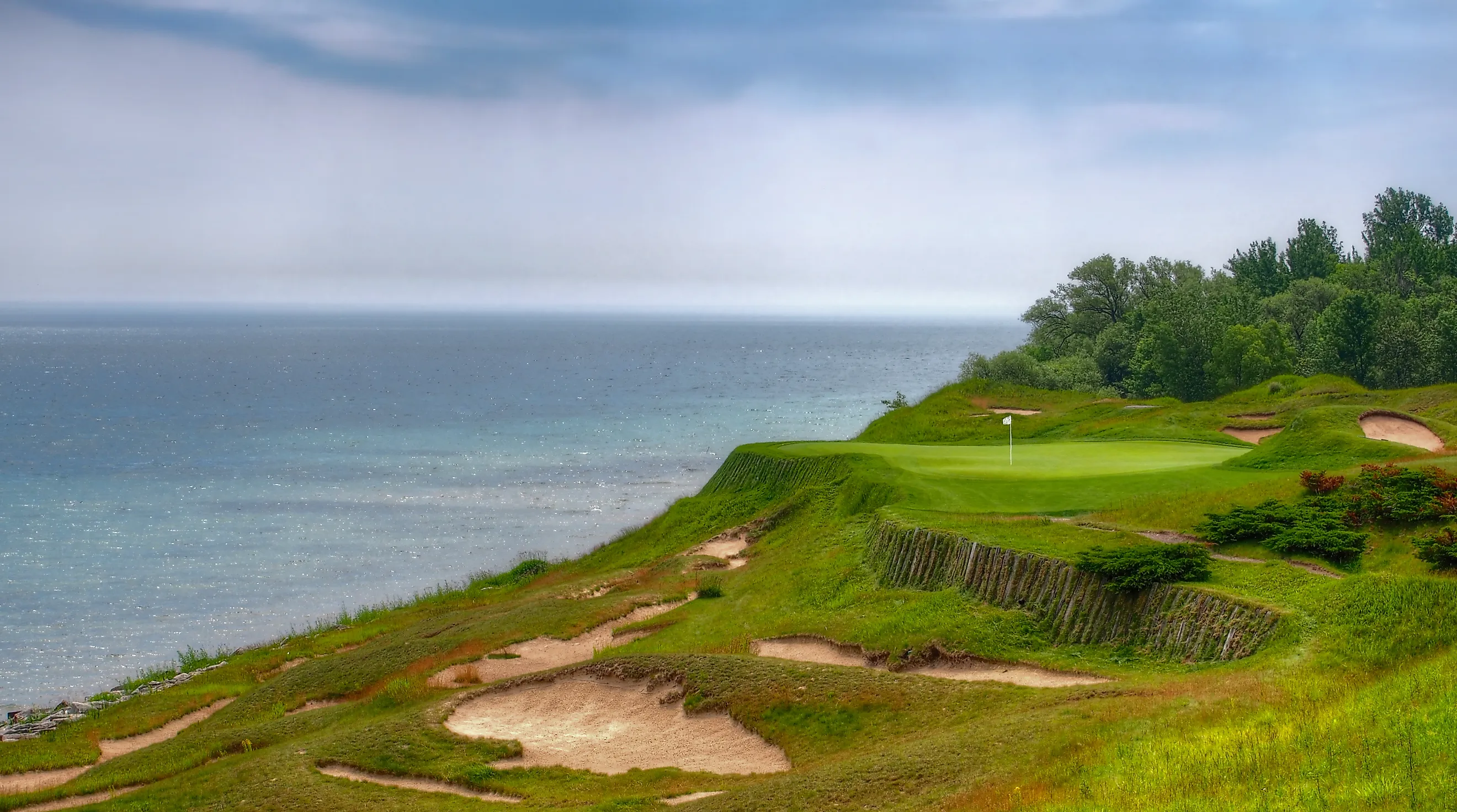 The iconic 17th Hole at Whistling Straits on the shores of Lake Michigan (Credit: Howard Chang via Flickr)
