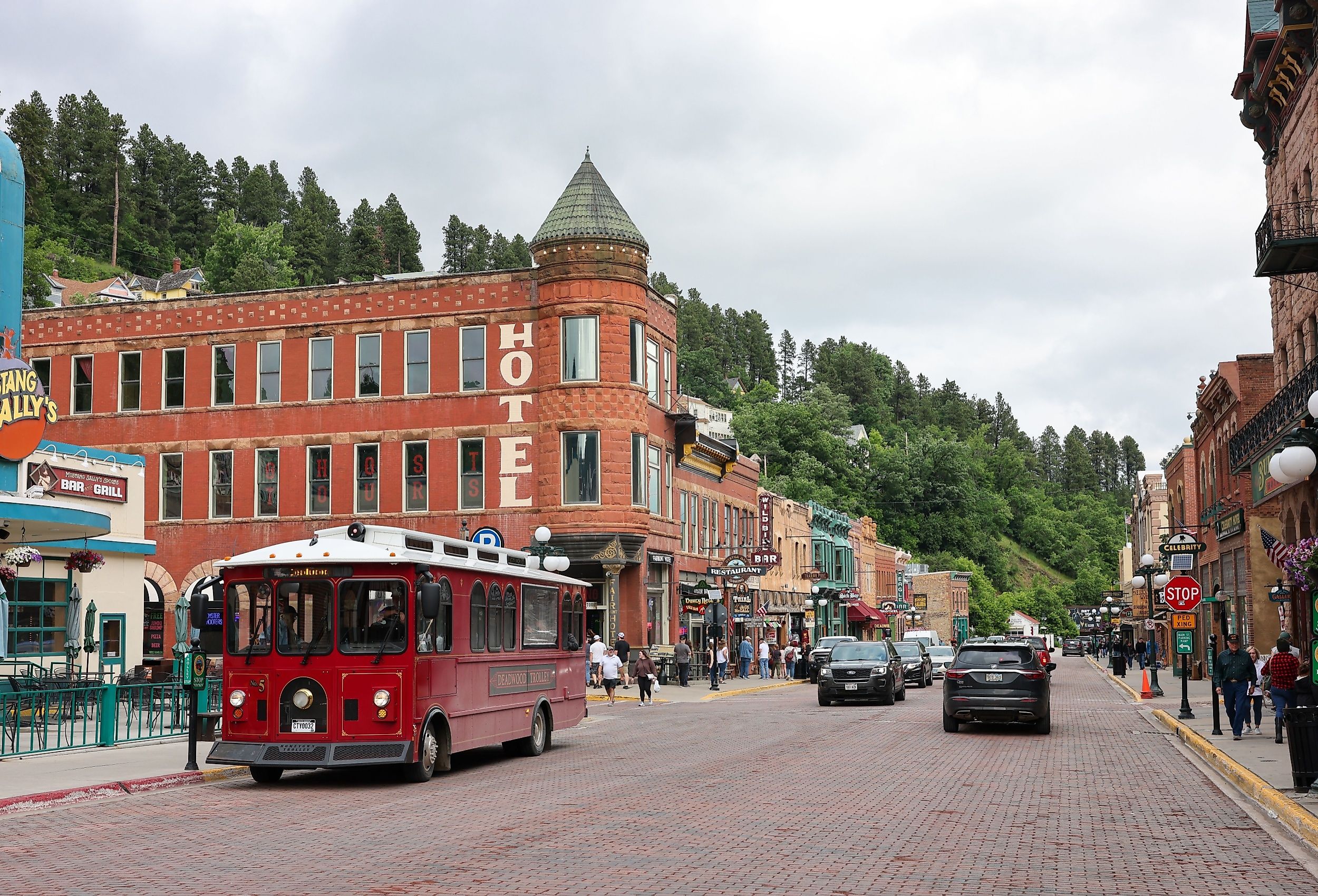 Street view of downtown Deadwood, South Dakota. Image credit Bo Shen via Shutterstock