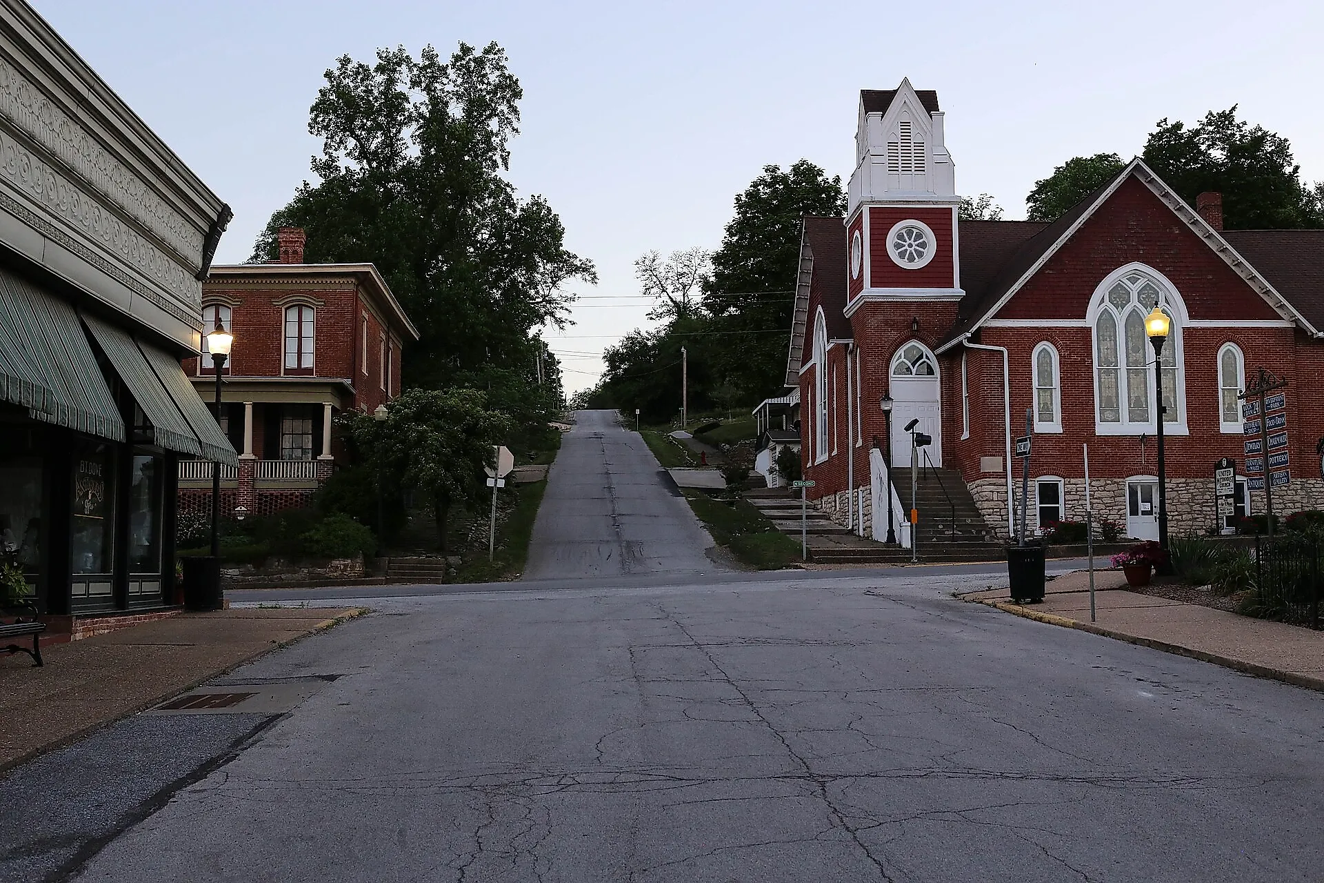 Clarksville, Arkansas. By Paul Sableman - CC BY 2.0, https://commons.wikimedia.org/w/index.php?curid=70030233