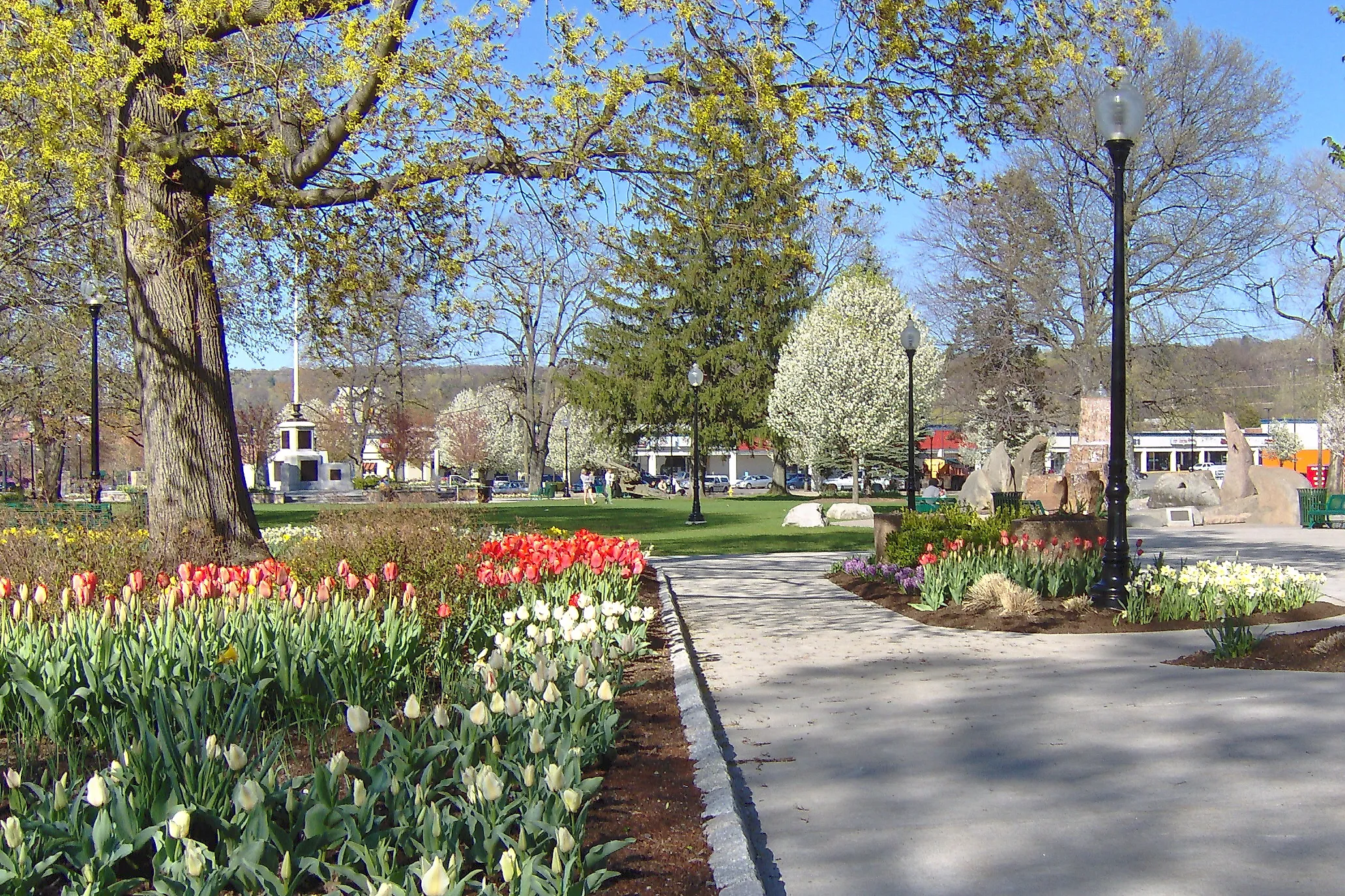Coe Memorial Park, Torrington, Connecticut. By Gwenythe b. Harvey, Public Domain, Wikimedia Commons