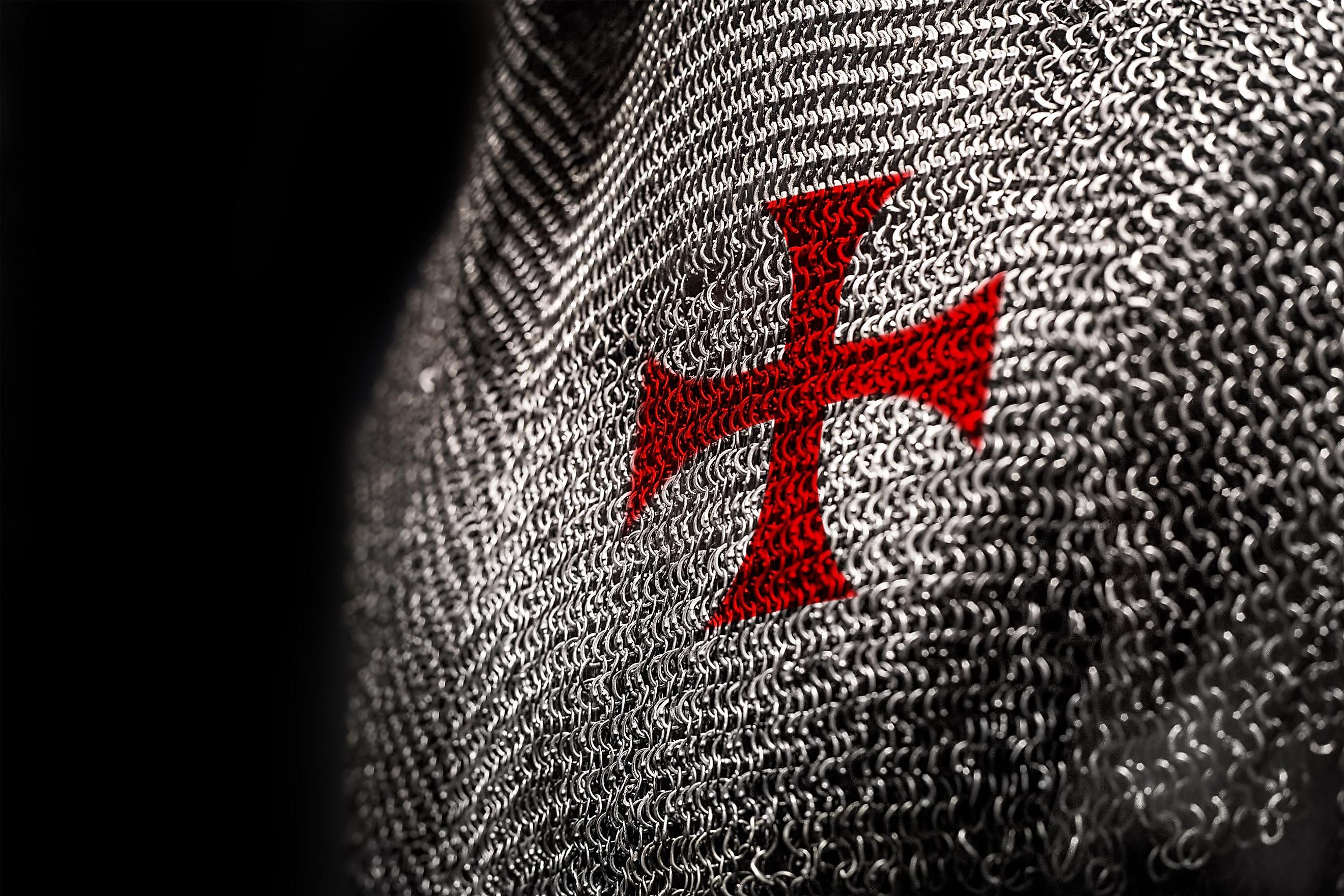 Chainmail featuring a cross of Saint George.