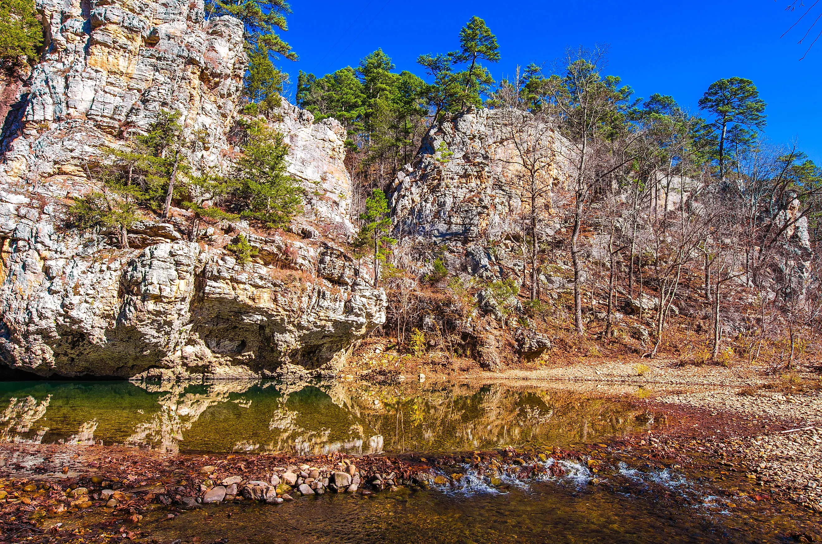 The Ozark State Park holds some of the best places to call home in Ozark country. Credit: David7/ Shutterstock.com