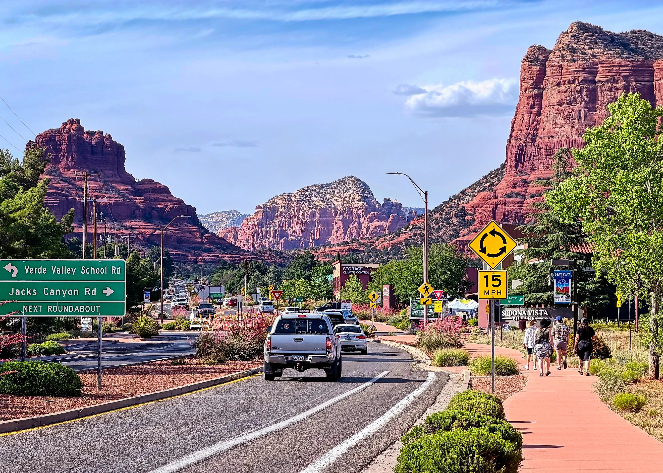Road through Sedona, Arizona. Image credit: Pierre Williot / Shutterstock.com.
