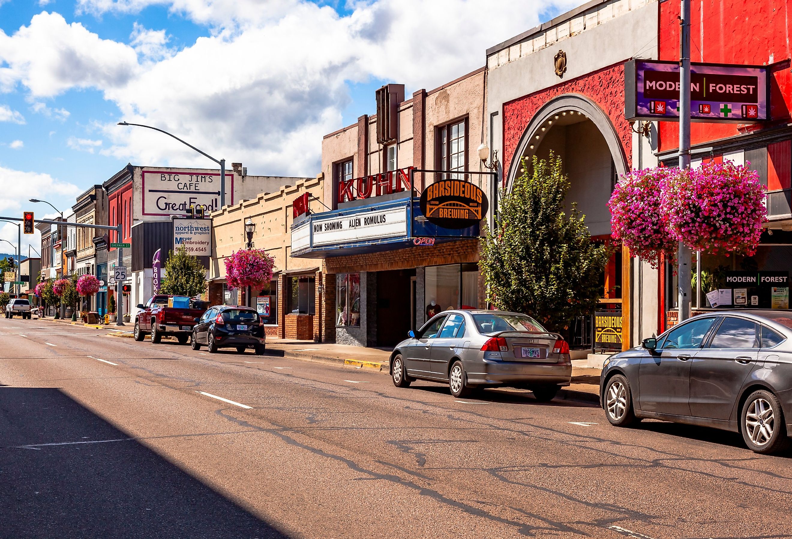 Downtown street in Lebanon, Oregon. Image credit Victoria Ditkovsky via Shutterstock