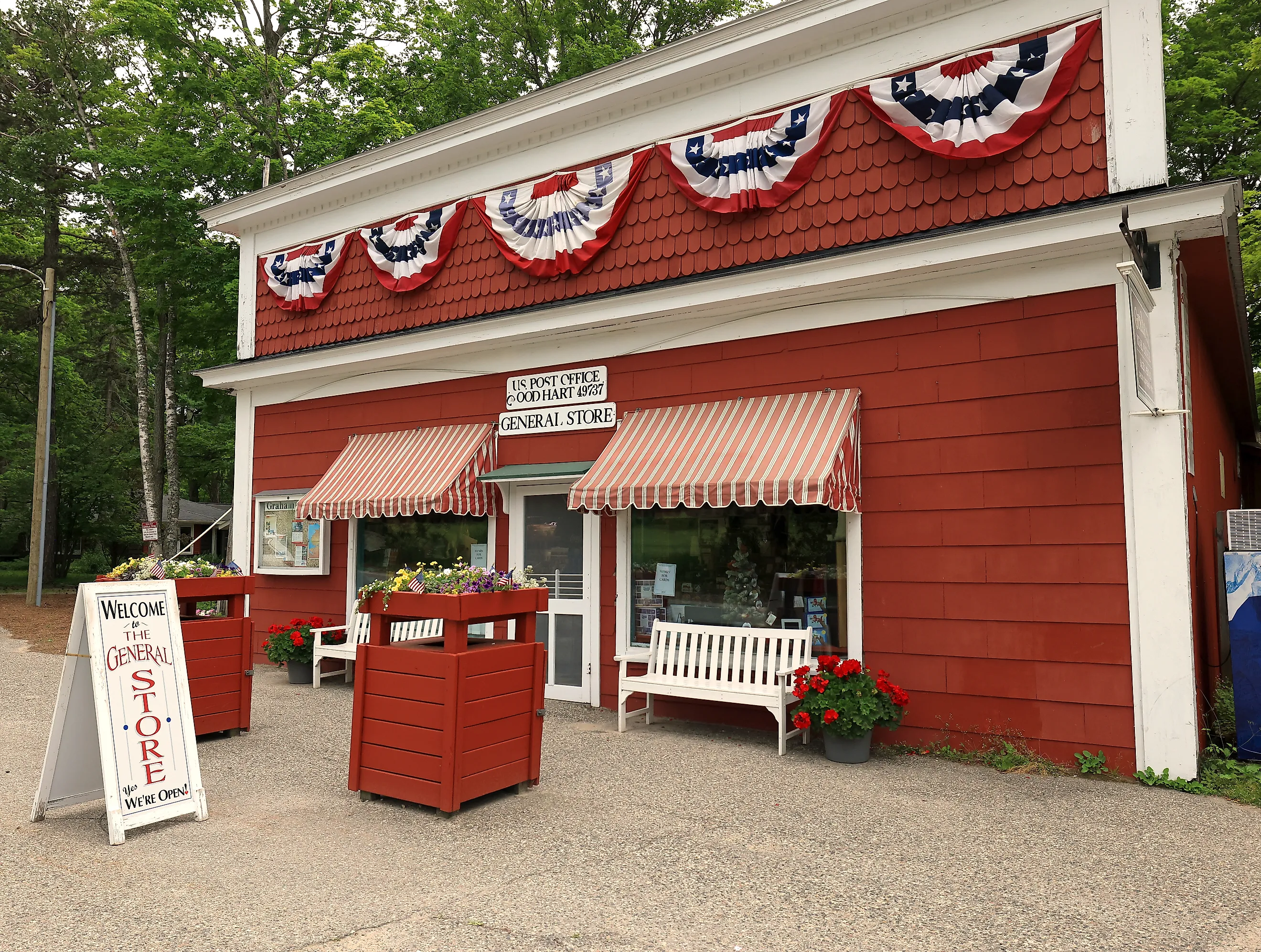 Authentic 1930s general store located on Michigan's famous Tunnel of Trees in Good Hart, Michigan. Image credit: Thomas Barrat / Shutterstock.com