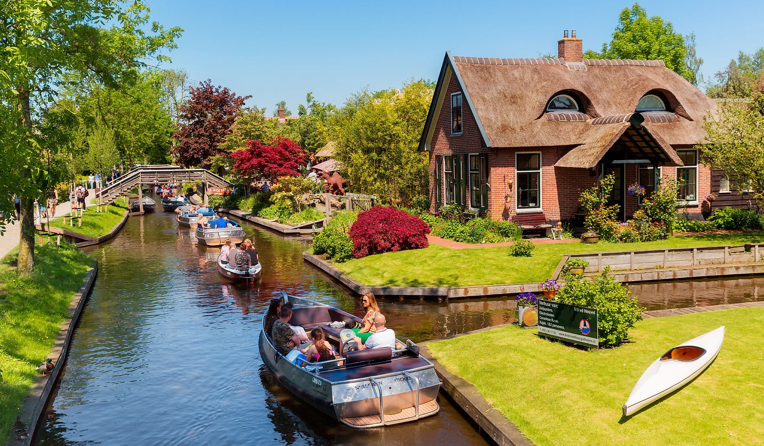 Boats filled with people along the canals in Giethoorn, Netherlands. Editorial credit: rob3rt82 / Shutterstock.com