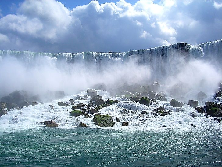 Niagara Falls along the U.S.-Canadian border is an example of a "block waterfall".