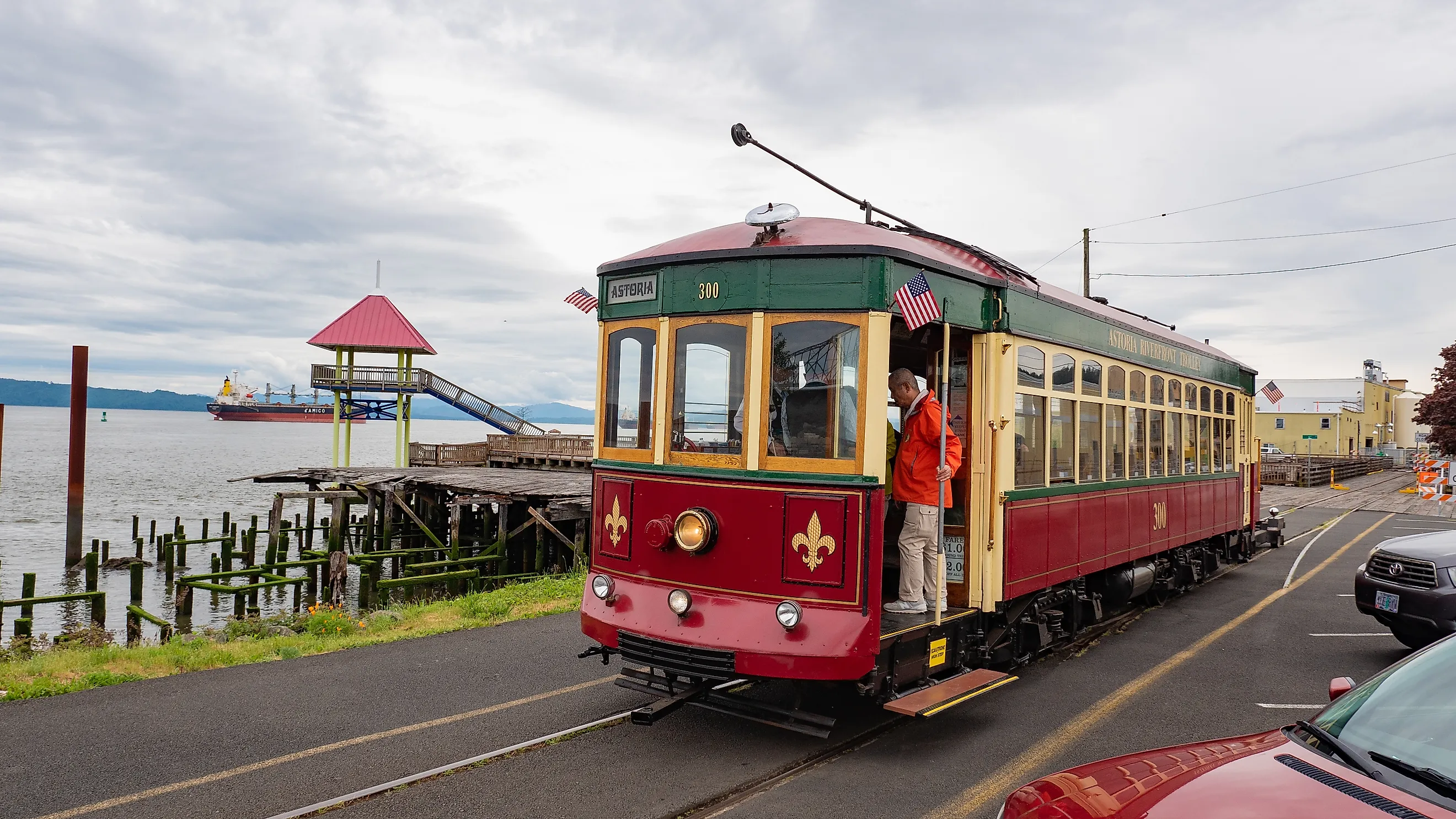 Astoria Riverfront Trolley. Editorial credit: Just dance / Shutterstock.com