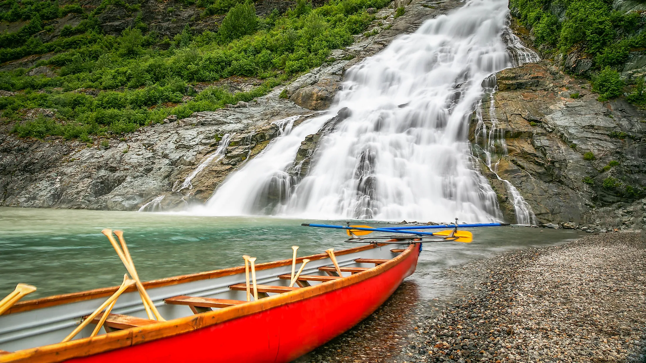 Nugget Falls at Mendenhall Glacier in Juneau, Alaska. aarbois / Shutterstock.com